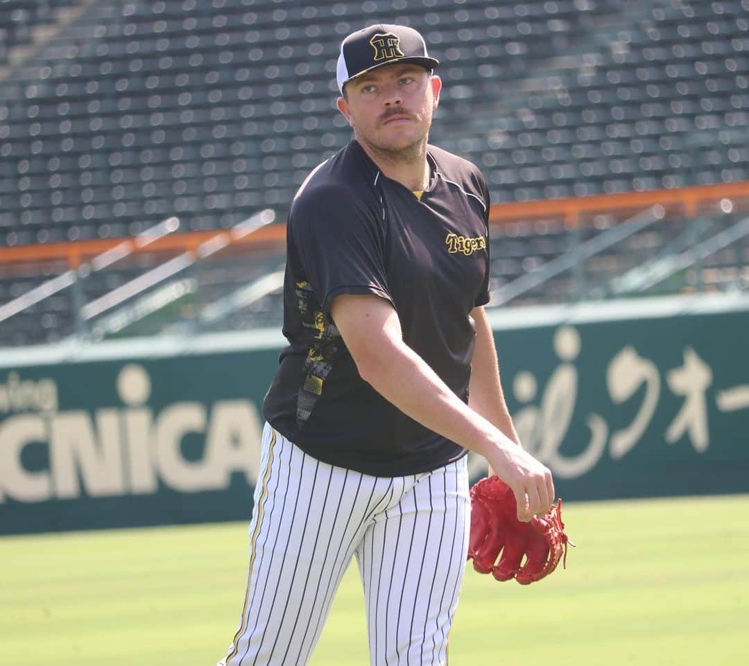 阪神タイガースさんのインスタグラム写真 - (阪神タイガースInstagram)「9月19日、甲子園球場での先発投手練習の様子です！ #青柳晃洋 選手 #才木浩人 選手 #伊藤将司 選手 #大竹耕太郎 選手 #西勇輝 選手 #ジェレミービーズリー 選手 #阪神タイガース #ARE」9月19日 17時30分 - hanshintigers_official