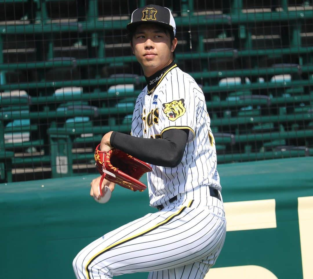 阪神タイガースさんのインスタグラム写真 - (阪神タイガースInstagram)「9月19日、甲子園球場での先発投手練習の様子です！ #青柳晃洋 選手 #才木浩人 選手 #伊藤将司 選手 #大竹耕太郎 選手 #西勇輝 選手 #ジェレミービーズリー 選手 #阪神タイガース #ARE」9月19日 17時30分 - hanshintigers_official