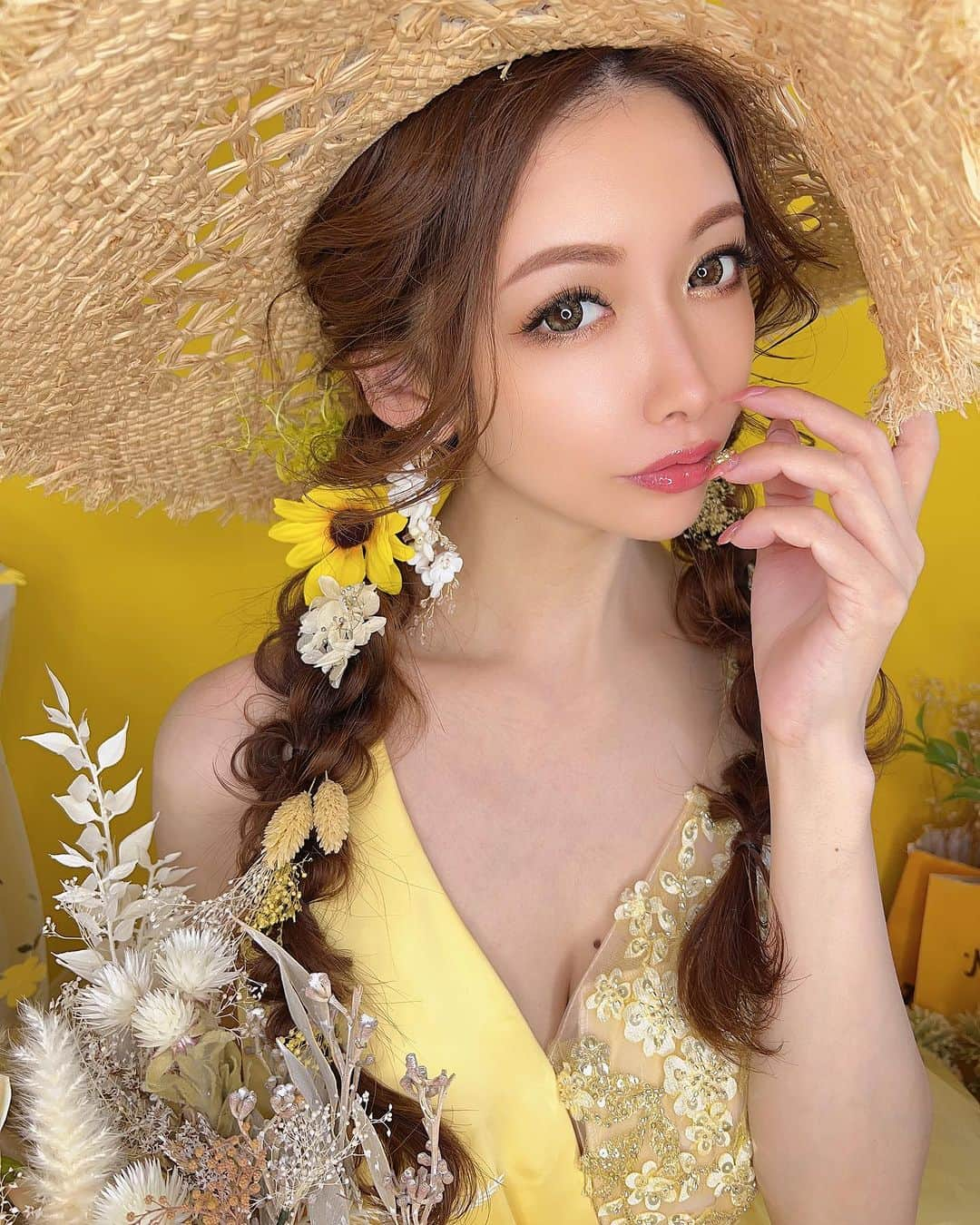 美沙のインスタグラム：「3年連続麦わら帽子👒 私麦わら帽子が好きみたい👒💛 夏前は色々したいことあって楽しみにしてるのにいつもほぼ何もせずに夏が終わる😇  #インドア代表 #麦わら帽子 #👒」