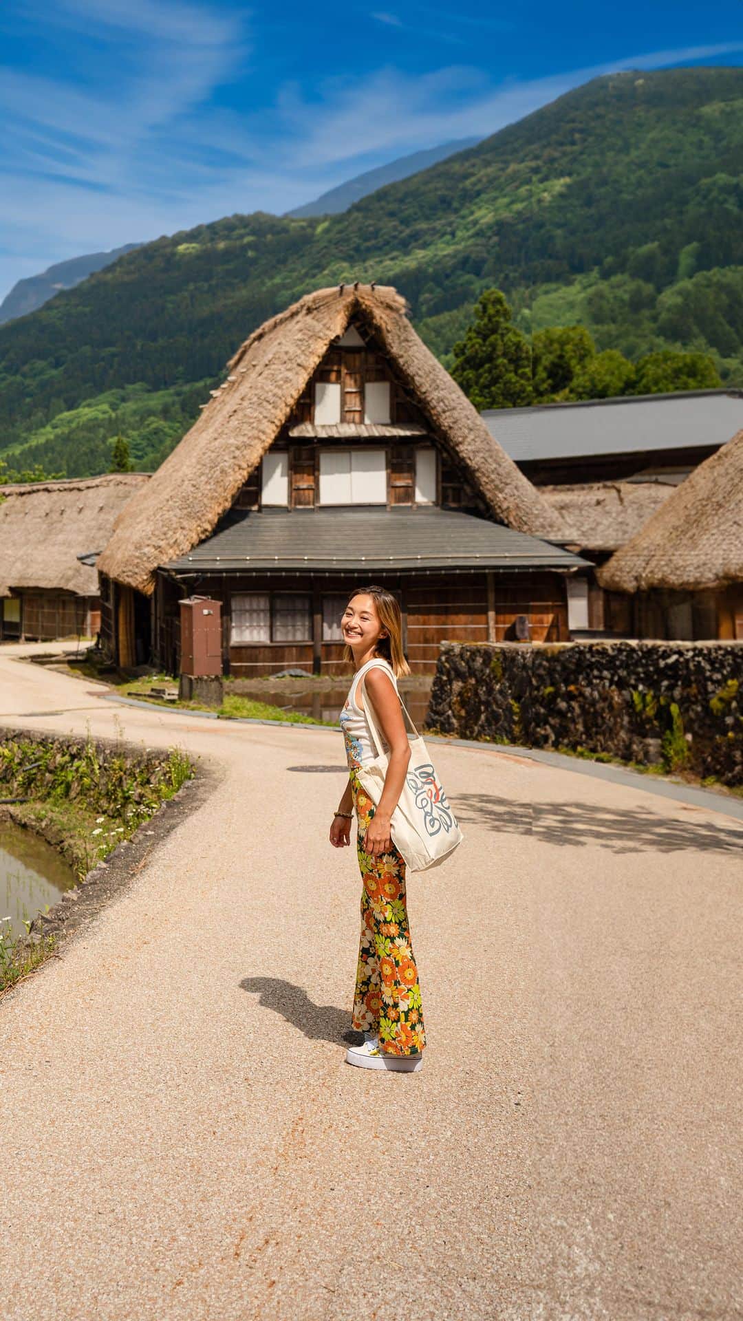 近藤あやのインスタグラム：「Welcome to Toyama, a treasure trove of natural wonders and cultural delights! 🗻✨ Explore the breathtaking Tateyama-Kurobe Alpine Route, stroll through the historic streets of Takaoka, and marvel at the mesmerizing glass art of Toyama City. 🏯🎨 Don't forget to savor local delicacies like delicious Himi udon! 🍜👌 Come, join us in this enchanting journey! 🌸🇯🇵 #ToyamaTreasures #JapanAdventures #Toyama #cinematic #cinematicvideo #cinematicvideography #videographer #earth #earthfocus #earthcapture #voyaged #beautifuldestinations #landescape_lovers #japan #japantravel #japantrip」