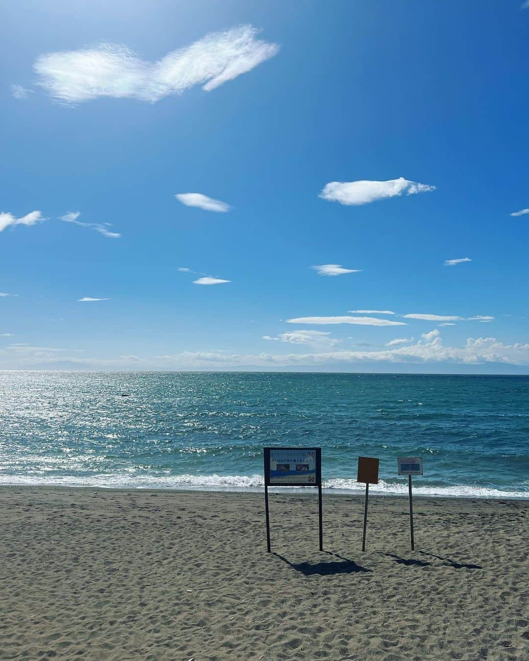 山田稔明さんのインスタグラム写真 - (山田稔明Instagram)「今年の夏、最後に見た海。 #猫町旅日記」9月19日 17時39分 - toshiakiyamada