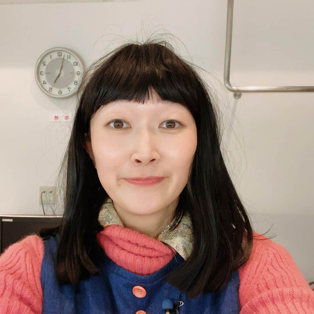 川村エミコさんのインスタグラム写真 - (川村エミコInstagram)「本日です！  9月19日火曜日  TBS「バナナサンド」🍌🥪✨✨💛 20時〜  #バナナサンド #TBS #ハモリ我慢ゲーム  #PUFFY さん 歌わせていただきました！！🎙️  #全力歌唱  いつもなのですが、 青春を取り戻してるような気持ちに なります。✨✨✨ いっぱい笑いました！！  本日、 よろしくお願いします。」9月19日 17時40分 - kawamura_emiko