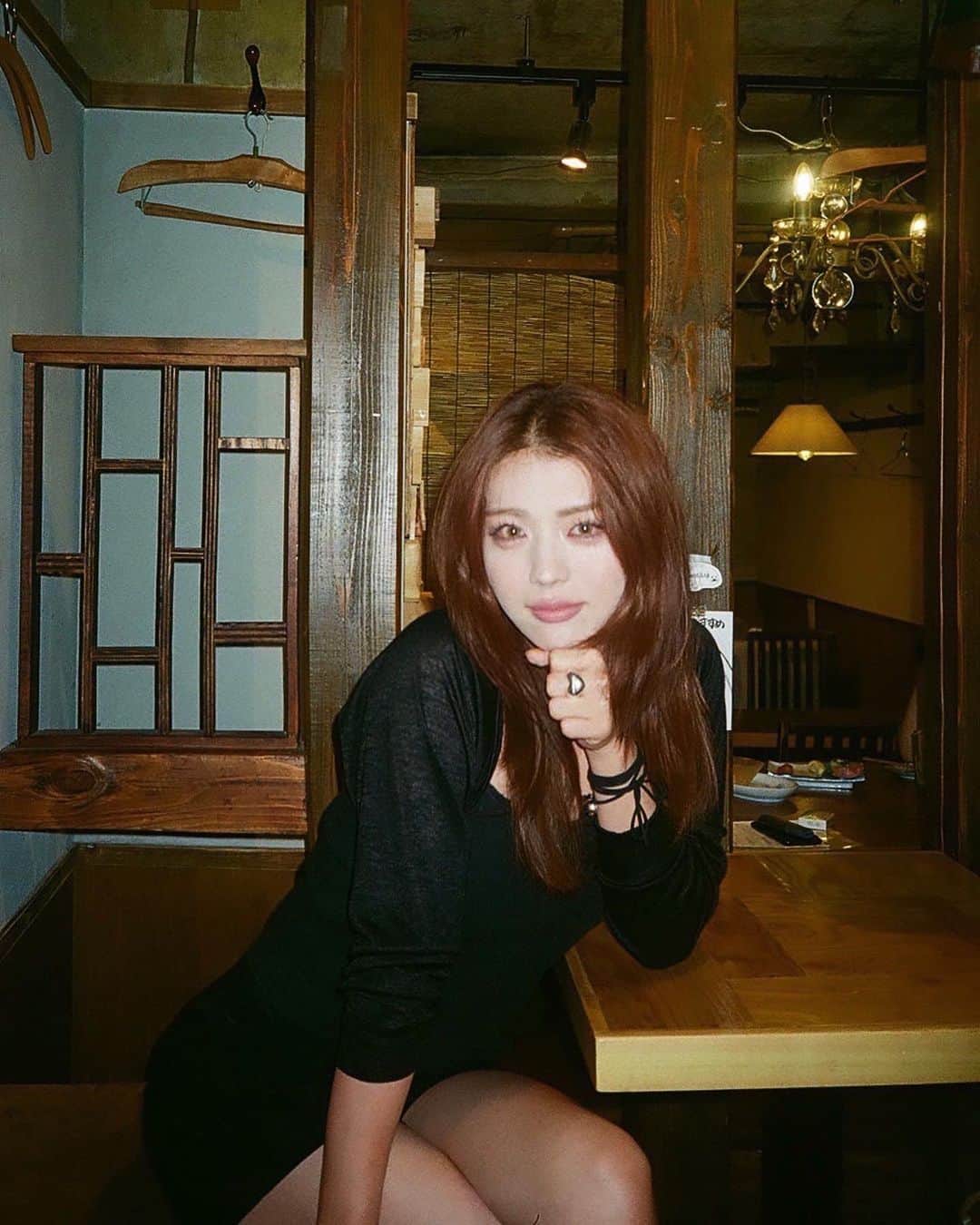 のインスタグラム：「この人のためなら身代わりになってでも死ねるのか、それが「愛」というらしい。 たかが20の私が愛について語ったとて偽物みたいに聞こえよう それでもいい、それがまたいい」