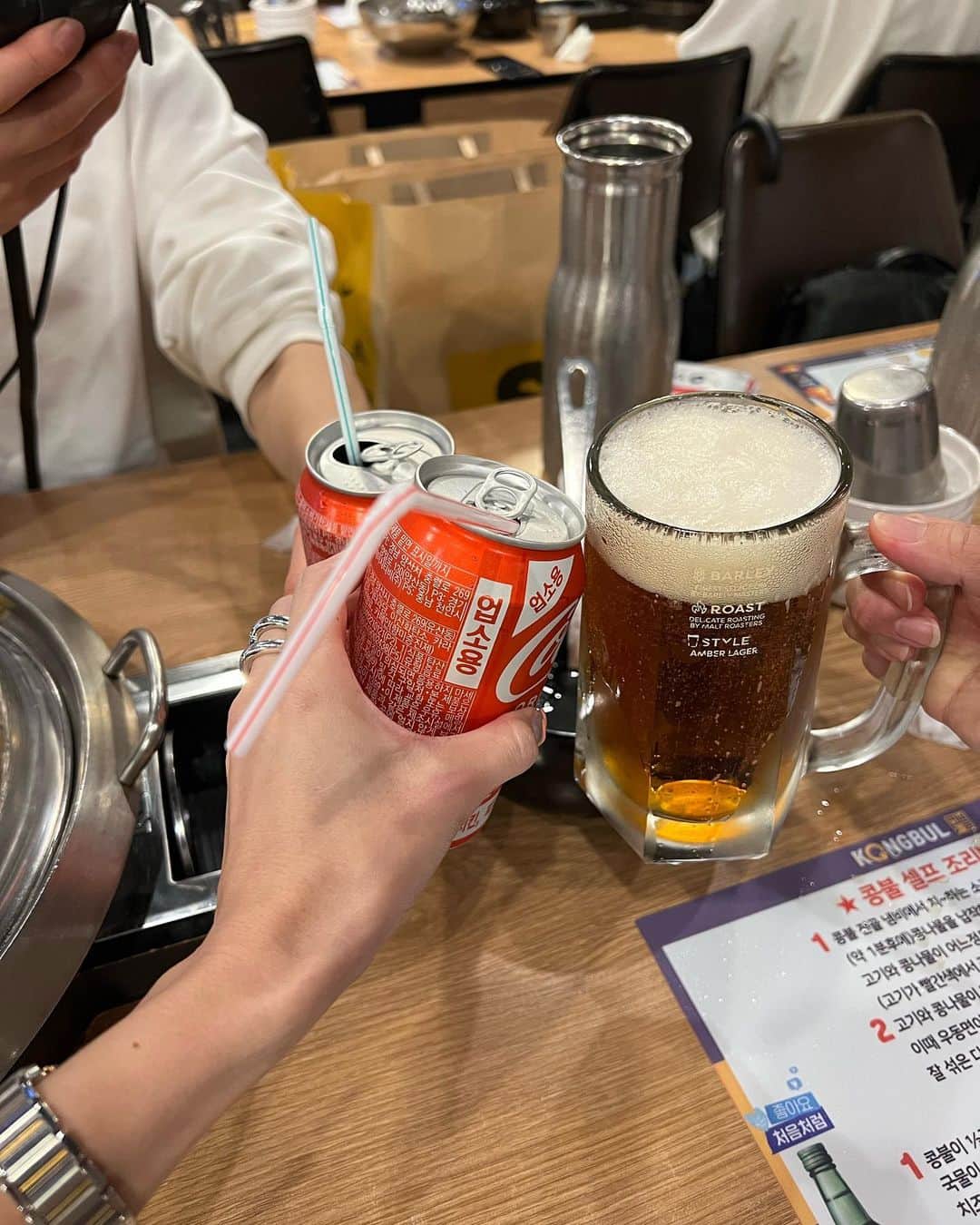 三輪麻未さんのインスタグラム写真 - (三輪麻未Instagram)「🫶 らぶなおふたりと✈️ 美味しい物を食べにきた。  そして、たまに買い物🛍️  #韓国#한국#🇰🇷」9月19日 17時52分 - asami_miwa