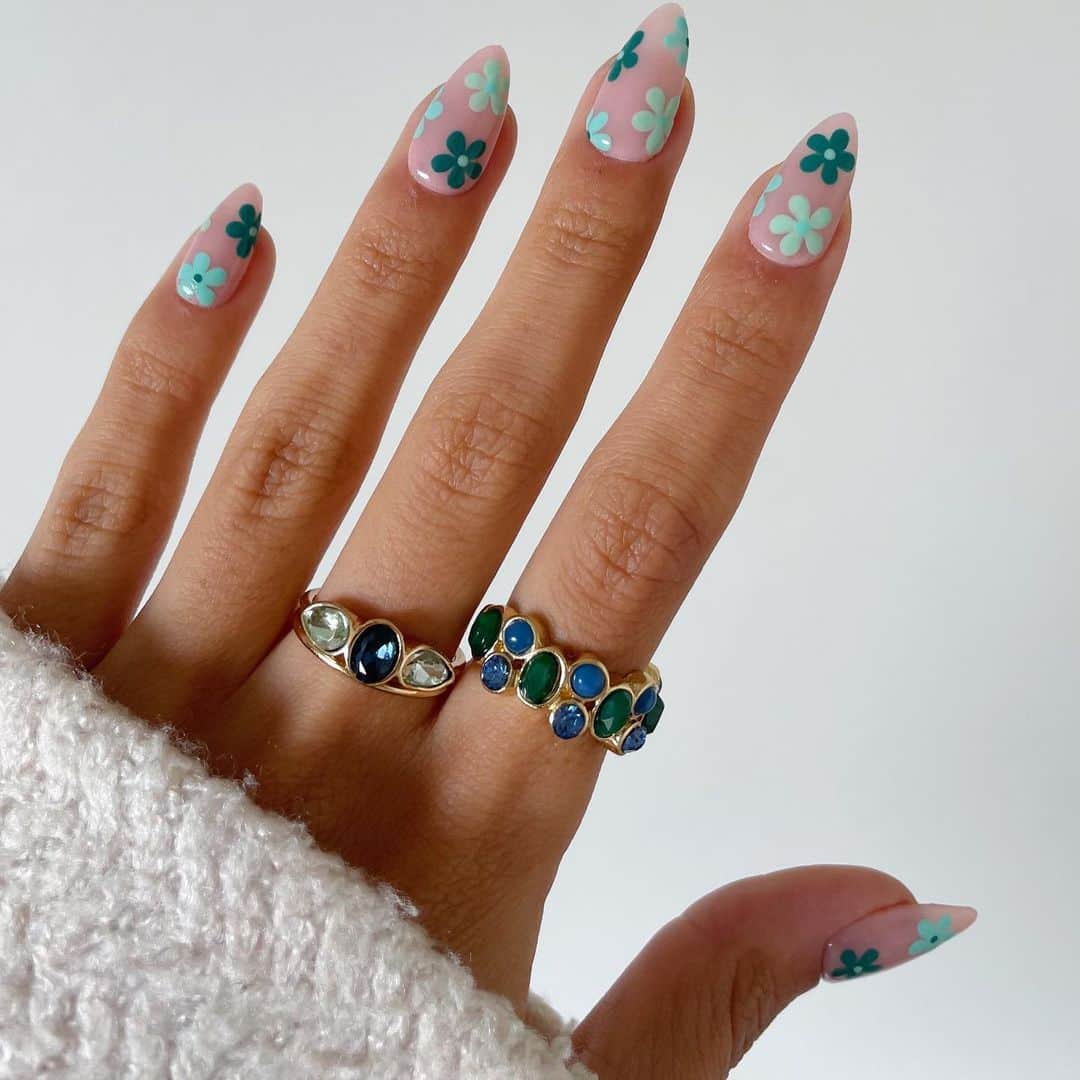 アクセサライズのインスタグラム：「Wear your greens 🍏⁠ @phoebesummernails」