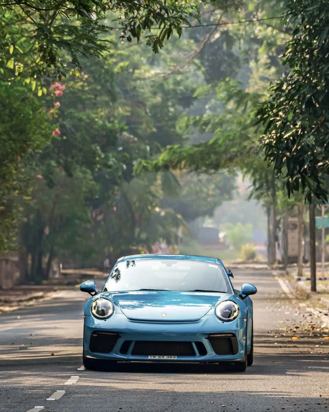 Porscheのインスタグラム：「Shooting star of Indian cinema, @dqsalmaan, is taking his hometown of Kochi and the country by storm. Known as the 'Queen of the Arabian Sea', the coastal city is rich in rolling hills and breathtaking lagoons and lakes — the perfect setting for a cruise in any Porsche. In the latest issue of Christophorus magazine, the actor and family man takes us on a road trip to discover the places that have shaped him, as we uncover how his love of Porsche began.   Read the full article at the link in our bio.」