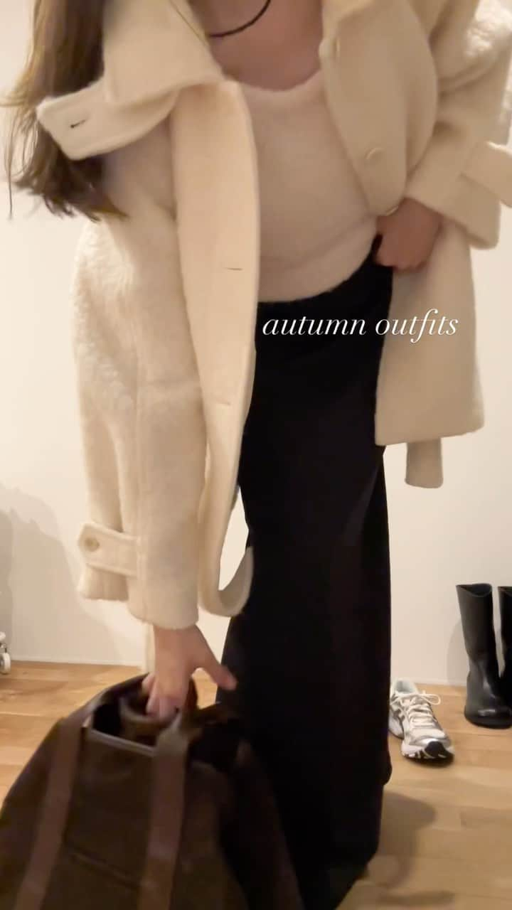 i am aiのインスタグラム：「autumn outfits🗞️🤎 ㅤㅤㅤㅤㅤㅤㅤㅤㅤㅤㅤㅤㅤ 可愛い秋冬アイテムにわくわく！ お気に入りのコーデたくさん組めたのでup🦭  涼しくなって早くリアルに着たいなぁ💭 ㅤㅤㅤㅤㅤㅤㅤㅤㅤㅤㅤㅤㅤ ㅤㅤㅤㅤㅤㅤㅤㅤㅤㅤㅤㅤㅤ ㅤㅤㅤㅤㅤㅤㅤㅤㅤㅤㅤㅤㅤご予約は本日23:59まで受付中🏛️ @_ponpon_pn 🩶🩶 ㅤㅤㅤㅤㅤㅤㅤㅤㅤㅤㅤㅤㅤ ㅤㅤㅤㅤㅤㅤㅤㅤㅤㅤㅤㅤㅤ ㅤㅤㅤㅤㅤㅤㅤㅤㅤㅤㅤㅤㅤ #shoponpon #コート#ハーフコート#マキシスカート#ロングスカート#半袖ニット#デニムコーデ#ニットコーデ#パーカー#フーディ#トートバッグ#スエードバッグ#アシックス#アシックススニーカー#ブークレ#シャギーコート#モノトーンコーデ#ホワイトコーデ#ブラックコーデ#コートコーデ#秋コーデ#秋服コーデ#大人カジュアル#シンプルコーデ」