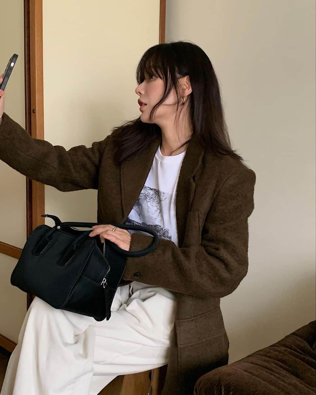 nanaのインスタグラム：「맨날 맨날 입게 될거예요✌🏼 지금 입은 핏은 모두 1 사이즈입니다효!! 2사이즈는 곧 착용핏 올려볼께호🖤🖤」