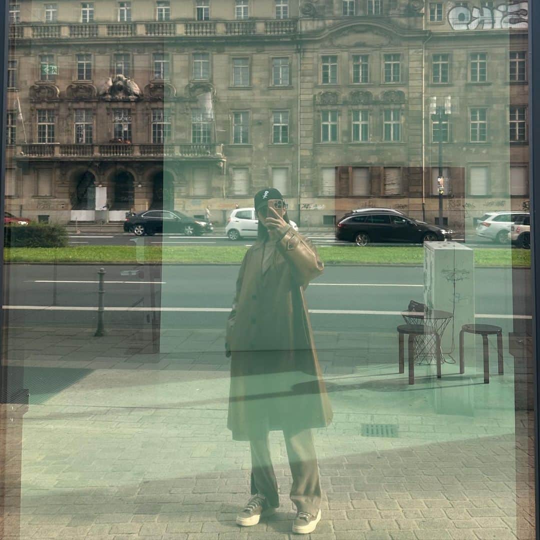 マギーのインスタグラム：「Hi Frankfurt 👋」