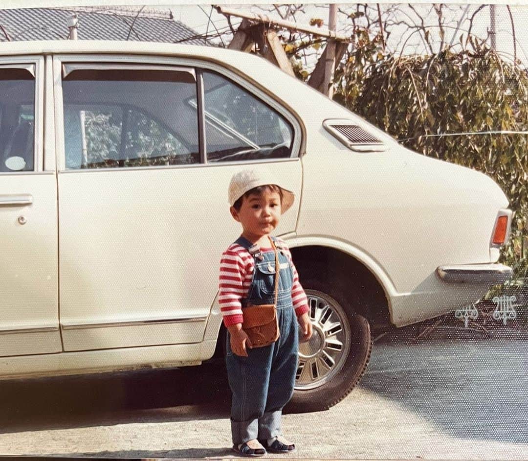 ISOPPのインスタグラム：「9月18日は難病手術からカムバックした 第二の誕生日でした💫 あれから10年が過ぎました  当時、手術中に コメントやメッセージをたくさんもらって 本当に皆さんに助けてもらいました  独りっ子に生まれて 自分でなんとかしなきゃいけない と思いながら ダンスの道で自分の為だけに生きてきました 人なんかどうでもいい 俺は俺の道を生きるし❗️と言っていたのに  「有難う」とか 「がんばれ！」とか言われたら なんだか泣けてきて💧  手術から目が覚めて ダンスという柱を失って絶望していたけれど 助けてもらった命を使って またコツコツとエンタメの世界で エネルギー発信していこう🔥 それが僕の使命なんだと 踏ん切りがつきました  人からかけてもらう言葉は 自分が追い詰められると じっくり沁みてくるもんだなぁ〜と 強く噛み締めています。  深い感謝を込めて  ありがとうございます💫」