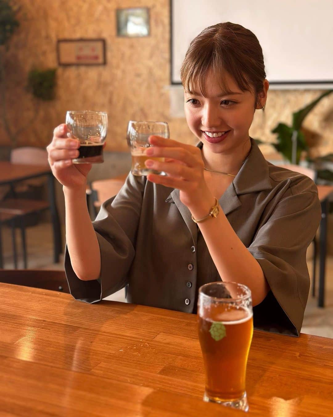 和田まあやさんのインスタグラム写真 - (和田まあやInstagram)「🍻 三連休明け！皆様今日もお疲れ様です😊 帰ってキンキンに冷えたビールでもご褒美に飲んでくださいな😹 京都の与謝野のクラフトビール飲み比べさせて頂きました🍺 同じビールでも味全然違って楽しかった😆 ASOBIのクラフトビールが柑橘のいい香りとやわらかい甘みが口に広がって特に美味しかったです🤭 #クラフトビール#与謝野#京都」9月19日 18時15分 - wada_maaya_official
