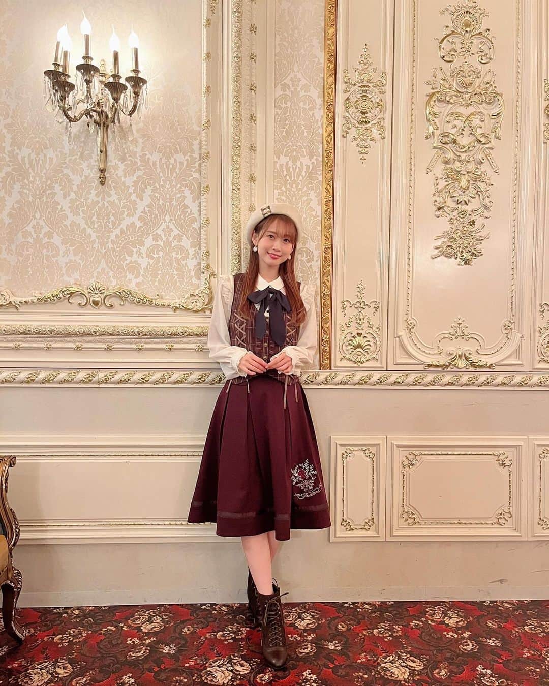 のインスタグラム：「🪽  発売中の「声優アニメディア」にて「私の推しは悪役令嬢。」のレイとしてインタビューしていただいてます！  そして解禁になったわた推し仕様ののお嬢様ビジュアル🤍🩶  ベレー帽なんて かわいいじゃないか  週末は先行上映会もあります☺️  どうぞよろしくお願いします！  #わた推し #せり推し #お腹すいたな」