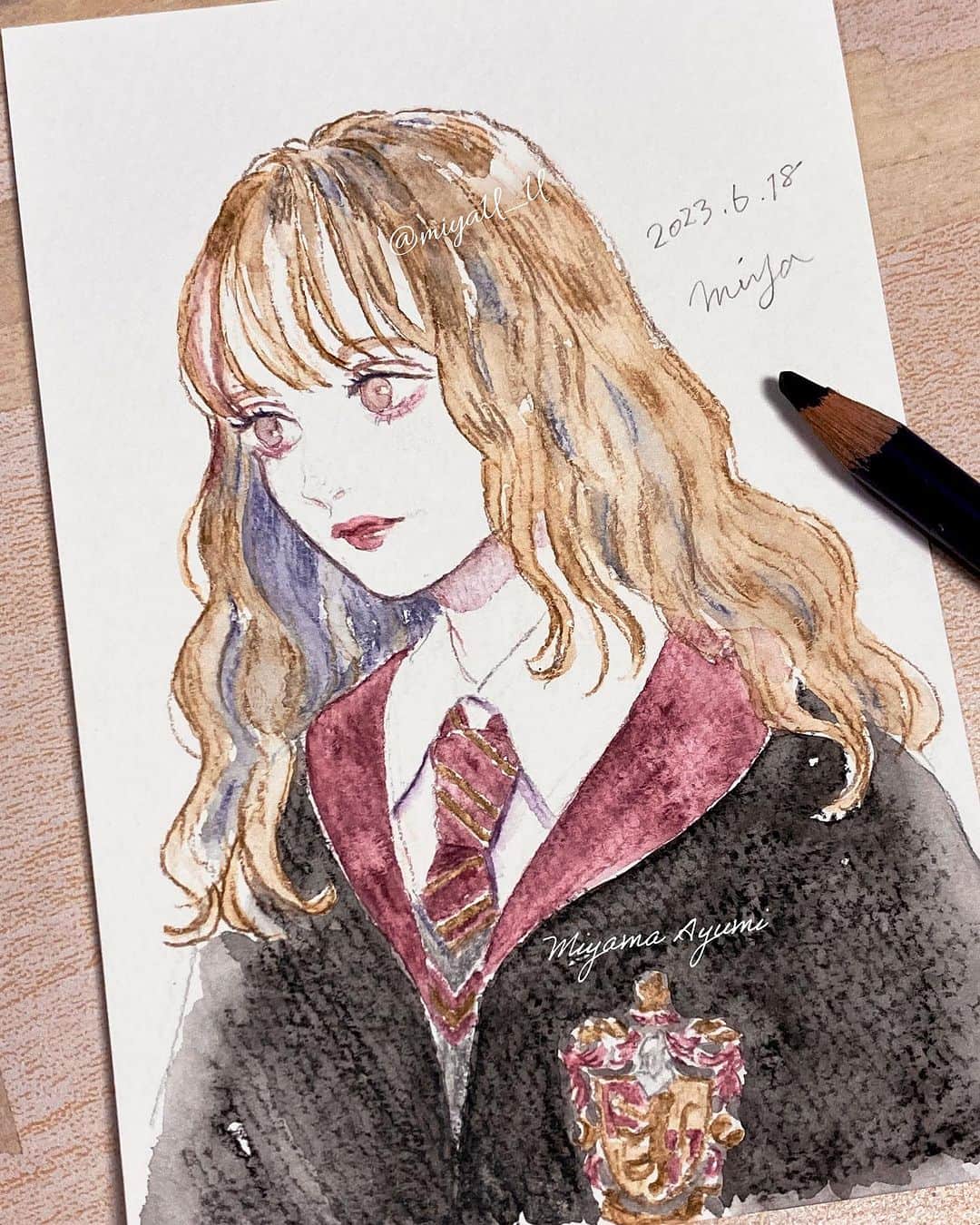 miya(ミヤマアユミ)のインスタグラム：「ハーマイオニー Happy birthday🎂  6月に #ハリポタツアー へ行った頃に描いていたファンアートです。3枚目以降は過去絵🧙‍♀️ 後半はハリポタツアーの写真です。世界観たまりませんでした🪄📚  #hermionegranger #hermione  #ハーマイオニー #HappyBirthdayHermione #ハーマイオニーグレンジャー  #artwork #watercolor #水彩 #透明水彩 #art #illust #illustration #draw #illustrator #イラスト #イラストレーター #手描き #アナログ #アナログイラスト #ガールズイラスト #ハリーポッター #harrypotter」