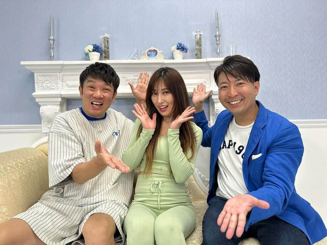 有村昆のインスタグラム：「TikTokドラマ『デスループマンション』に出演＆監督しています！   『ショードラ』 というアカウントで公開しているのでぜひ検索してみてください。  #ショードラ　#熊田曜子　#木本武宏　#ジャッキーちゃん」