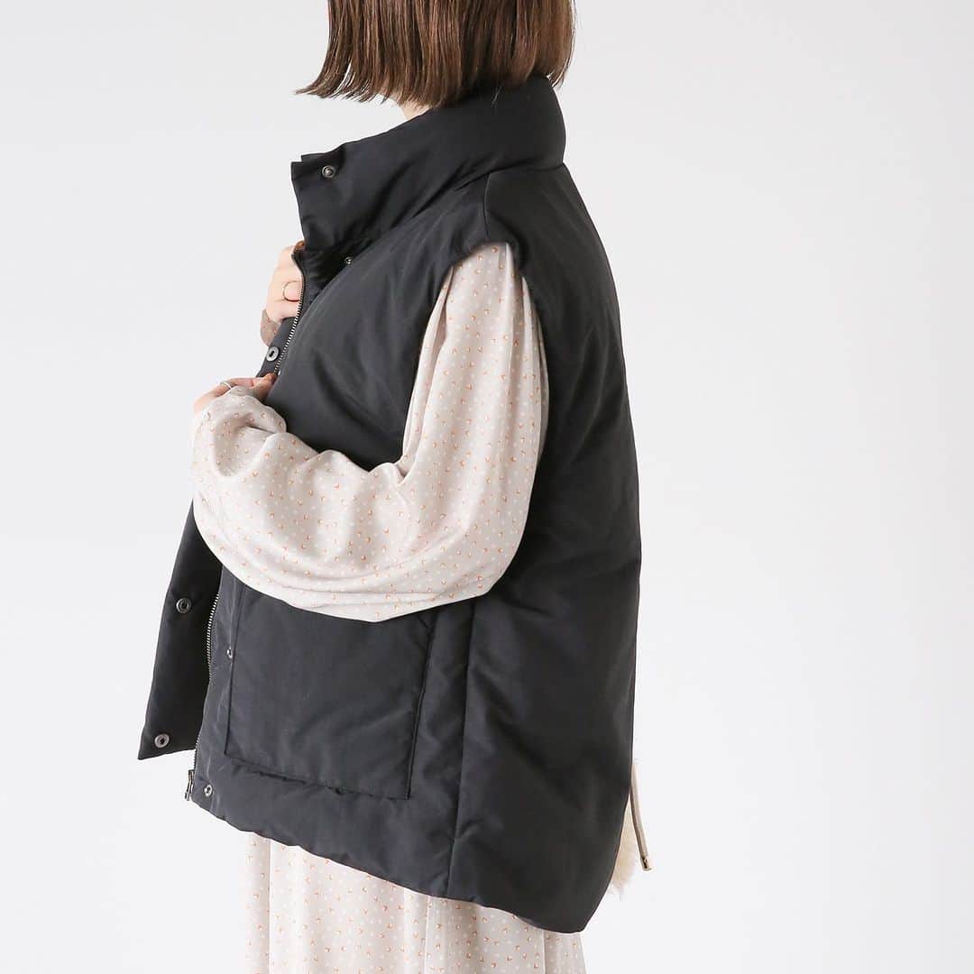 Lugnoncure（ルノンキュール）さんのインスタグラム写真 - (Lugnoncure（ルノンキュール）Instagram)「【Recommend Item】 ⁡ ふっくらとした中綿をたっぷり使ったベストは軽くて あたたかく秋から冬にかけて活躍するアイテムのひとつ。 ⁡ ハイネックでマットな表面感が上品な印象で、いつもの コーデにプラスするだけで今年らしいスタイリングに♩ ⁡ ------------------------------------------ ⁡ #vest ¥6,490(tax incl.) _No.1304824 off-white/black 　 ------------------------------------------ ⁡ ※商品画像は、撮影環境やご利用のPC・スマートフォンのモニター環境などにより実物と色味に差異がある場合がございます。 ⁡ ⁡ #lugnoncure #ルノンキュール #オフコーデ #キレイめカジュアル #オフスタイル #休日コーデ #大人カジュアル #カジュアルコーデ #秋コーデ #パディングベスト #ベスト #レイヤードコーデ  #2023aw #canshopig #autumn #fashion」9月19日 18時32分 - lugnoncure