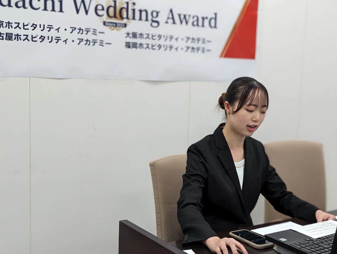東京観光専門学校さんのインスタグラム写真 - (東京観光専門学校Instagram)「第3回 Adachi Wedding Award 💍 東京・名古屋・大阪・福岡の姉妹校と オンラインでつなぎ、接客やプレゼン技術を競いました🌹  東京観光専門学校からは プレゼン部門で第3位に入賞👑 「ナシ婚層をターゲットにしたブライダルフェア」についてプレゼンを行いました。  各校のレベルが高く 審査がかなり難航したようです👀  これからのブライダル業界で活躍できるプランナーになろう‼️  入賞おめでとうございます💕 #東京観光専門学校　#ブライダル学科　#weddingaward 　#プレゼンスキル　#接客ロールプレイング　#ウエディングプランナー　#ドレススタイリスト　#ブライダルビューティー　#ブライダルフラワー　#ブライダル専門学校　#ウエディング専門学校　#結婚式」9月19日 18時35分 - tokan_1967