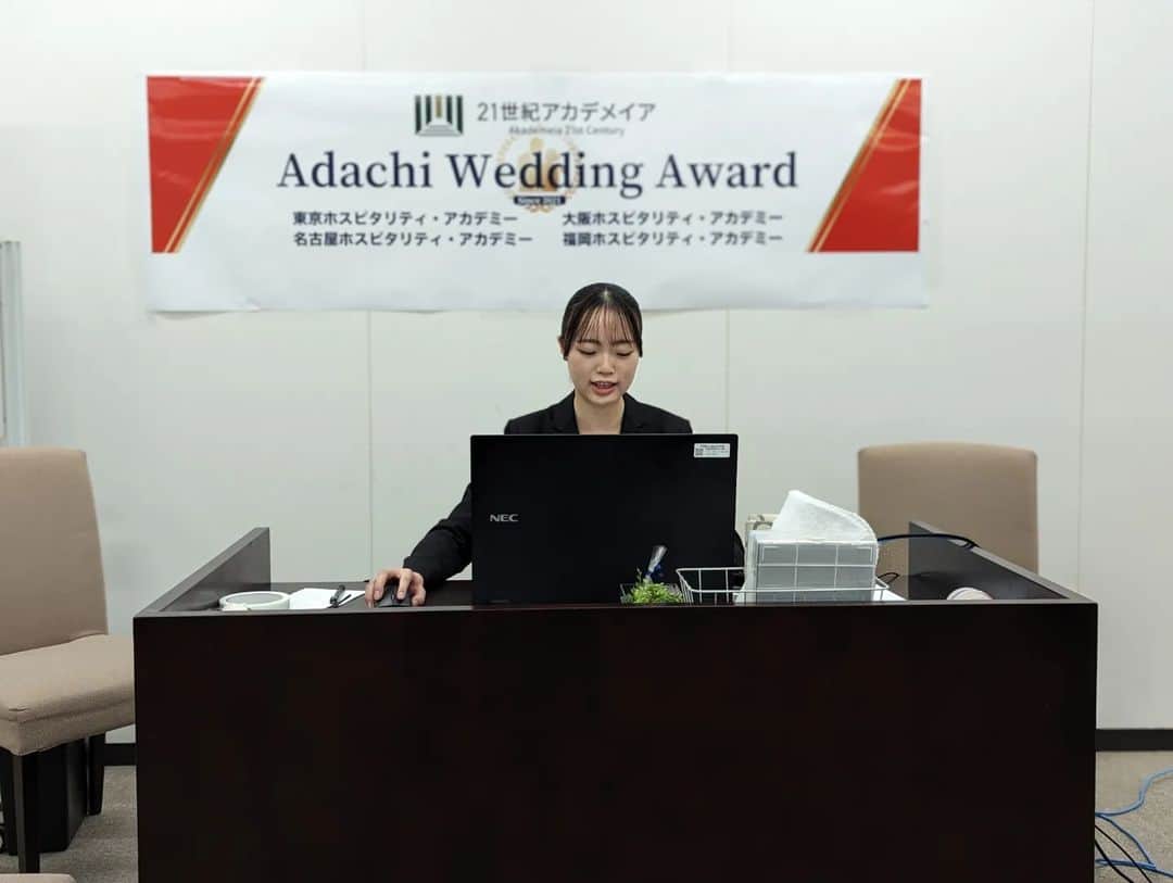 東京観光専門学校さんのインスタグラム写真 - (東京観光専門学校Instagram)「第3回 Adachi Wedding Award 💍 東京・名古屋・大阪・福岡の姉妹校と オンラインでつなぎ、接客やプレゼン技術を競いました🌹  東京観光専門学校からは プレゼン部門で第3位に入賞👑 「ナシ婚層をターゲットにしたブライダルフェア」についてプレゼンを行いました。  各校のレベルが高く 審査がかなり難航したようです👀  これからのブライダル業界で活躍できるプランナーになろう‼️  入賞おめでとうございます💕 #東京観光専門学校　#ブライダル学科　#weddingaward 　#プレゼンスキル　#接客ロールプレイング　#ウエディングプランナー　#ドレススタイリスト　#ブライダルビューティー　#ブライダルフラワー　#ブライダル専門学校　#ウエディング専門学校　#結婚式」9月19日 18時35分 - tokan_1967