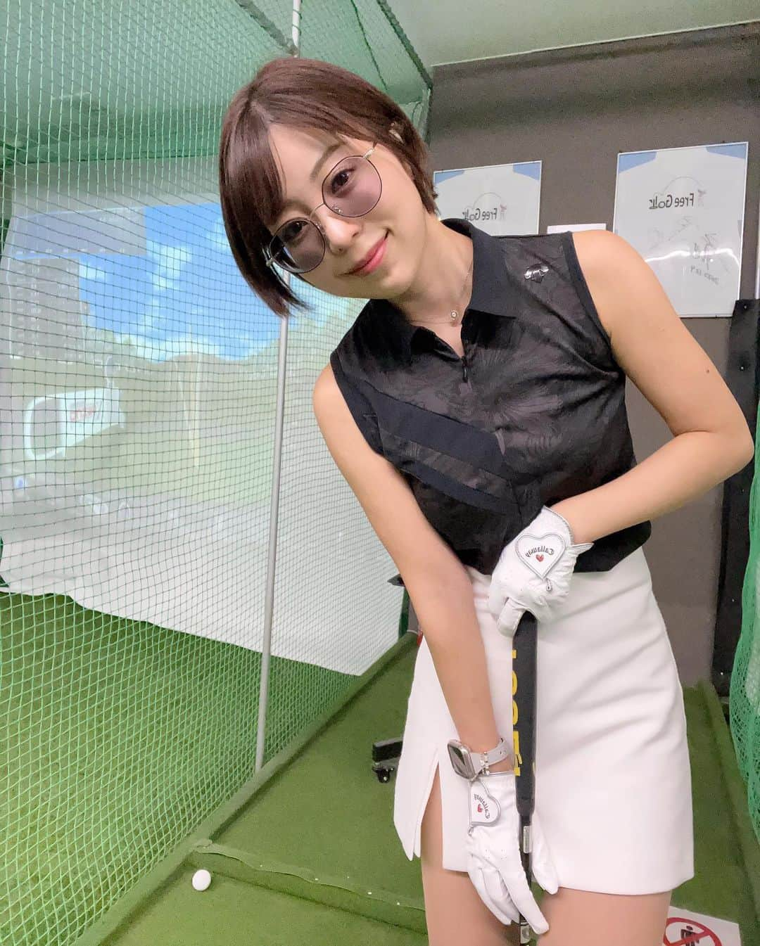 小林由依のインスタグラム：「* 曳舟でシュミレーションゴルフ⛳️ ⁡ ⁡ 会員制ゴルフ練習場のここは、 解像度の高いシュミレーターを採用しているので 快適にゴルフ練習ができるよ✌︎✌︎ ⁡ ⁡ 代表の方がティーチングプロなので レッスンしてもらうことも可能◎ ⁡ この日はわたしも教えていただきました🏌️‍♀️ ⁡ フォームすこし修正したら 楽に打てるようになった✨ ⁡ ⁡ ⁡ トップスは @descentegolf.jp 🫶🏻 ⁡ ⁡ PR @freegolf2022 #FreeGolf #ゴルフ練習場 #インドアゴルフ練習場 #ゴルフシミュレーション #墨田区ゴルフ #墨田区ゴルフ練習場  ⁡ ⁡ #インドアゴルフ #デサント #デサントゴルフ #descentegolf #descente #ゴルフレッスン #ゴルフ女子 #ゴルフ初心者 #シミュレーションゴルフ #ゴルフ #ゴルフウェア #ゴルフコーデ #ゴルフ練習 #ゴルフ場 #ゴルフファッション #ゴルフ好き #曳舟 #東京 #tokyo #墨田区 #ショートヘア #休日　 ⁡」