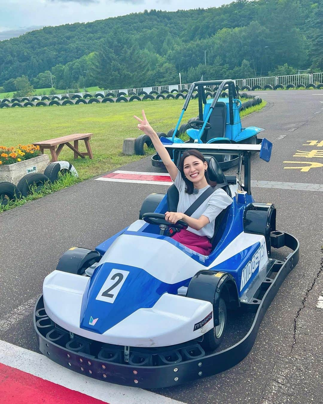 大竹彩加さんのインスタグラム写真 - (大竹彩加Instagram)「.   「道の駅 愛ランド湧別」に隣接している遊園地で 北海道に来て初！ゴーカート🚗³₃  子どものときに大好きだったゴーカート。 大人になっても最高に楽しかったです🥳     お兄ちゃんは必ずぶつけてたけど、 私は小さい頃からぶつけたことないのが ちょっとした自慢です😏笑                              #hbc #北海道放送 #hbcテレビ #今日ドキッ #ロケ #札幌 #アナウンサー #大竹彩加 #ミディアム #セミロング #長め前髪 #外ハネ #ヘアアレンジ #ブルベ夏 #イエベ春 #顔タイプフレッシュ #オホーツク #道の駅 #湧別 #愛ランド湧別 #遊園地 #ファミリー愛ランドyou #ゴーカート #運転 #ゴールド免許 #運転好き #道の駅巡り #北海道旅行 #北海道観光 #日常に彩りを加える日記」9月19日 18時42分 - hbc_ayakaotake