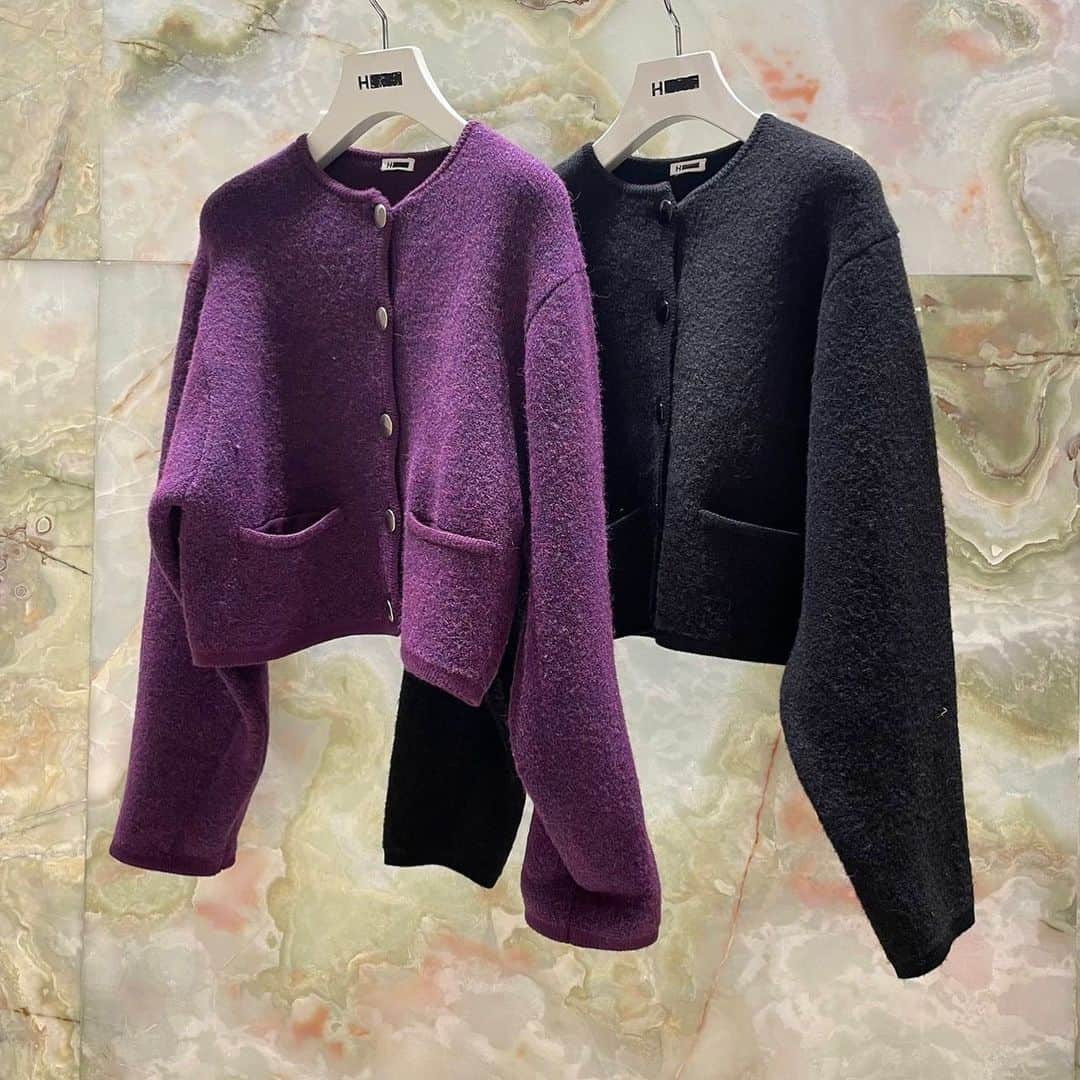 のインスタグラム：「＜H BEAUTY&YOUTH＞ BOUCLE KNIT CARDIGAN ¥33,000(tax in) Color:PURPLE/BLACK Size: FREE  #H_beautyandyouth  #エイチビューティアンドユース @h_beautyandyouth #beautyandyouth #ビューティアンドユース  #Unitedarrows #ユナイテッドアローズ」