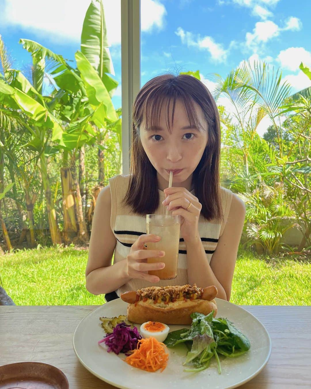 江本るり恵さんのインスタグラム写真 - (江本るり恵Instagram)「家族順番に体調を崩してしまいなかなか更新できてませんでしたが🙇‍♀️回復してきたので先日の沖縄の記録を🌿  今回の旅行は子供達に自然を感じてもらいながらゆっくり、というのが目的だったので(体調不良もありましたが..)ほぼ宿で過ごしました。 開放的な宿でご飯も美味しく、のんびりリフレッシュする事ができました。 @mui_okinawa  とても暖かいご対応ありがとうございました🩵」9月19日 18時51分 - emotorurie