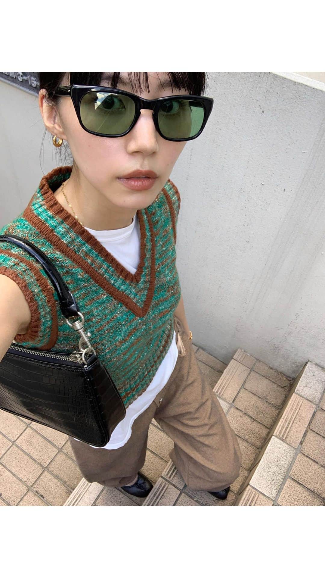 Shiho Sasakiのインスタグラム：「outfit🍁  tops:vintage bottom: @mm6maisonmargiela  shoes: @maisonmargiela  eyewear:vintage bag: @moussyofficial   #秋コーデ #私服 #古着mix #outfit_shiho」