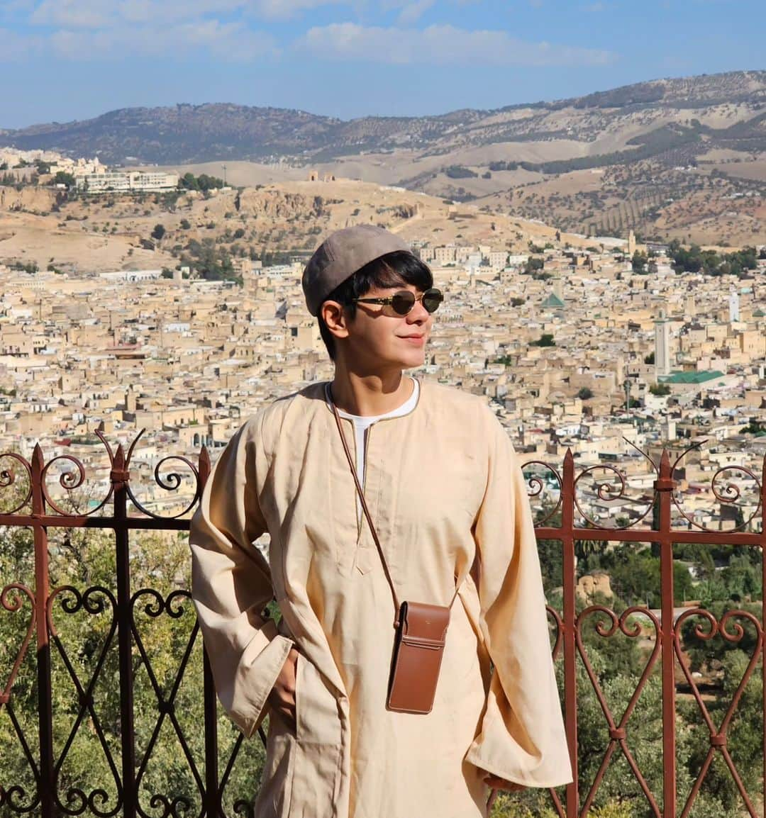 アイス・サランユーさんのインスタグラム写真 - (アイス・サランユーInstagram)「On the top of  Fès ,Morocco เช้านี้  ส่องเมืองเสร็จ มาส่องโรงงานเซรามิก งานละเอียดแบบต้อง ร้อง OHO! #fez #fes #morocco  #icesarunyuinmorocco  #icesarunyuaroundtheworld」9月19日 19時03分 - icesarunyu