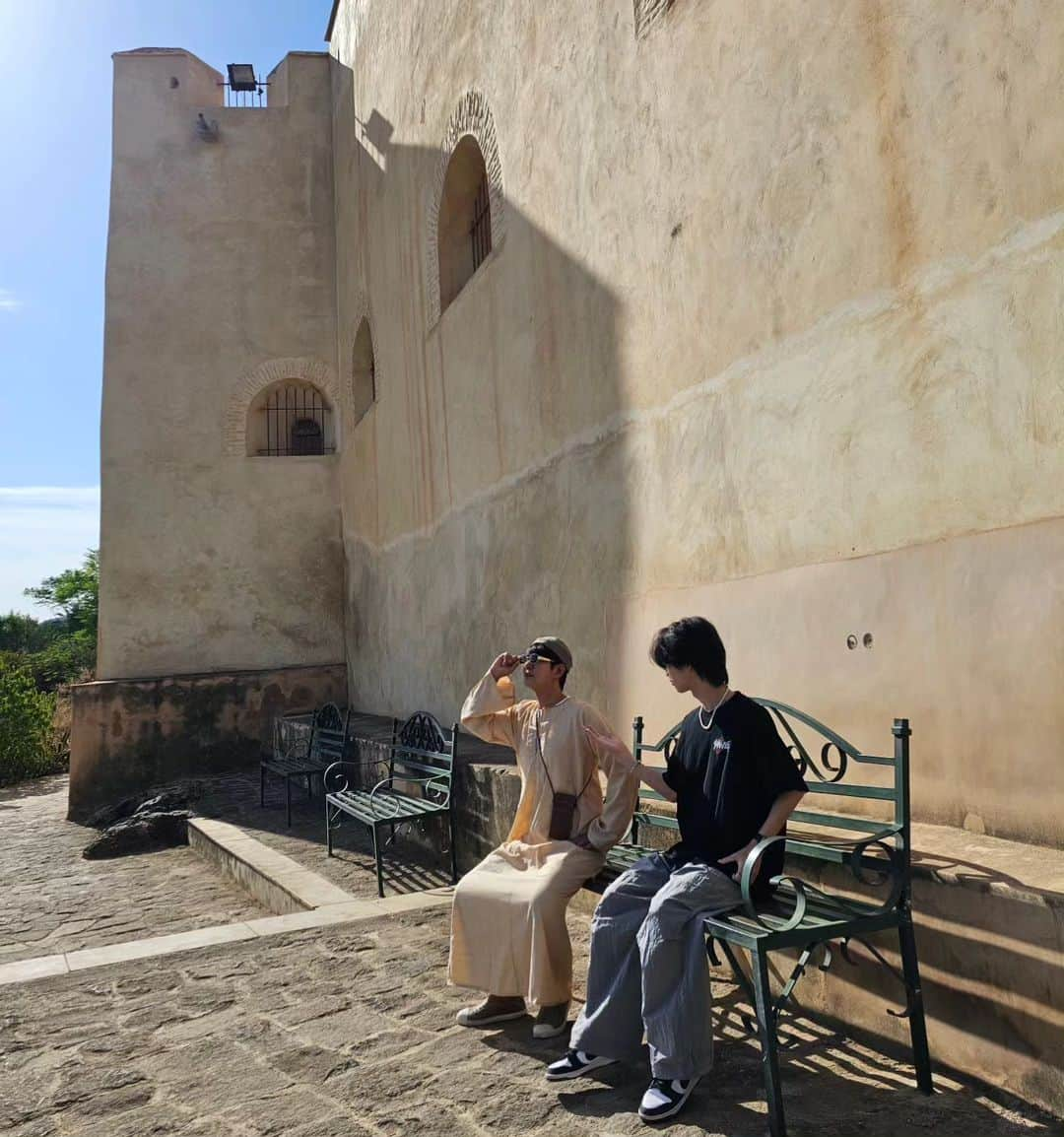 アイス・サランユーさんのインスタグラム写真 - (アイス・サランユーInstagram)「On the top of  Fès ,Morocco เช้านี้  ส่องเมืองเสร็จ มาส่องโรงงานเซรามิก งานละเอียดแบบต้อง ร้อง OHO! #fez #fes #morocco  #icesarunyuinmorocco  #icesarunyuaroundtheworld」9月19日 19時03分 - icesarunyu