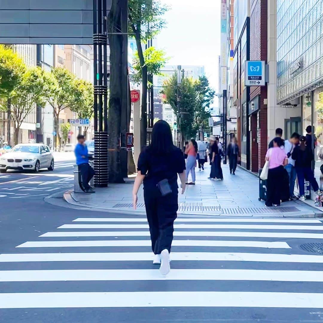 GINZA SONY PARK PROJECTさんのインスタグラム写真 - (GINZA SONY PARK PROJECTInstagram)「【リスト片手に街散策 / Explore the city with the list. 】  「銀座“したいこと”観光案内リスト」は、Sony Park公式WEBサイトでマップと合わせて公開しています。 銀座で行く場所に迷ったり、いつもと違うすごし方を楽しみたい時などに、ぜひご活用ください！  「銀座“したいこと”観光案内リスト」はこちら ※プロフィールページにリンクあり https://www.sonypark.com/mini-program/list/038/spotlist/  When you come to Ginza and you are not sure where to go, please use the list of “‘things want to do” in Ginza on our official website.  #銀座したいこと観光案内所 #GinzaTouristInformationCenter #InformationCenter #銀座散策 #銀座観光 #観光案内所 #GinzaInformation #Information #銀座ギャラリー #銀座アート巡り #SonyParkMini #SonyPark #Ginza」9月19日 18時58分 - ginzasonypark