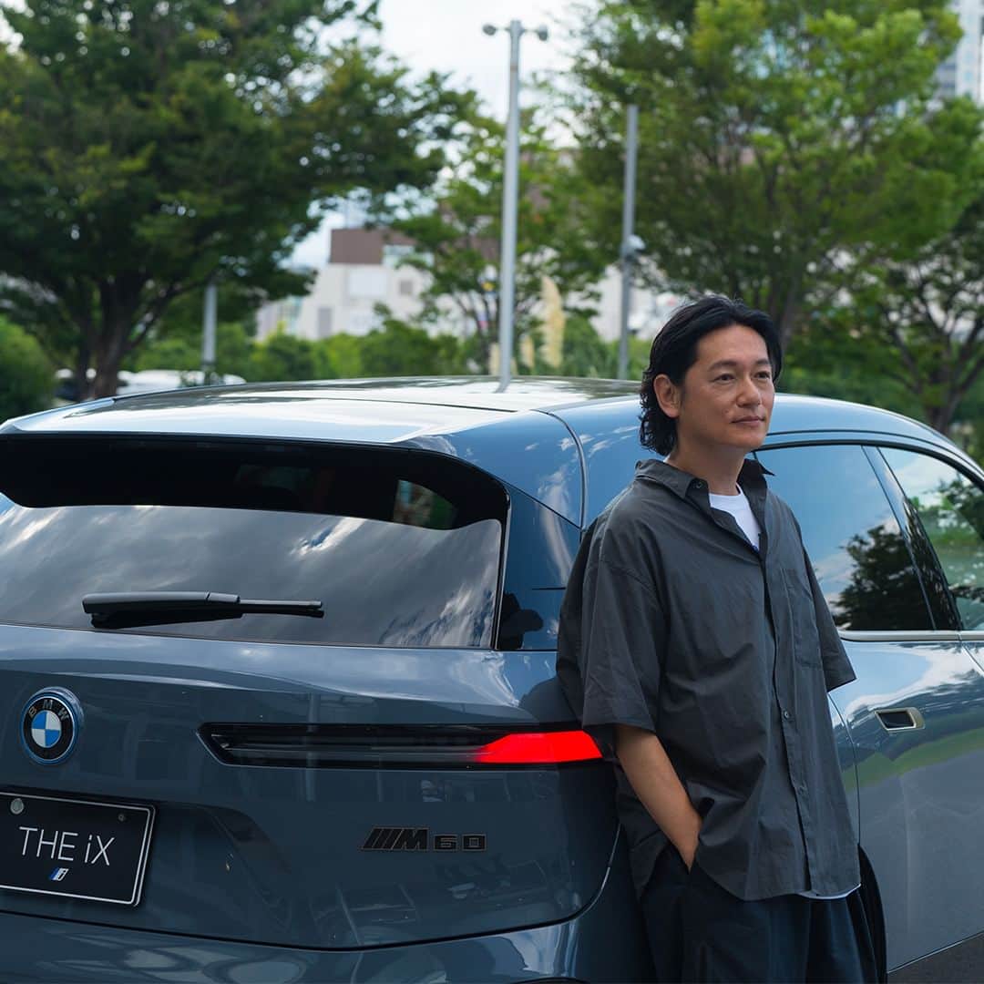 BMW Japanさんのインスタグラム写真 - (BMW JapanInstagram)「未来のクルマへの架け橋となるBMW iX 井浦新さんとともに電気自動車の魅力に迫る。  映画を中⼼にドラマ、ナレーションなど幅広く活動され、サステナブルコスメ「Kruhi」を手がける井浦新さん（@el_arata_nest）にインタビュー。 初めて電気自動車を運転して感じたEVの走行性能、可能性、そして環境問題など貴重なお話を伺いました。  井浦新さんが思う、サステナブルな世界とは？インタビューの詳細は @bmwjapan アカウントトップのURLからチェック。  #BMW #駆けぬける歓び #BMWJapan #THEiX #BMWiX #BMWi #BornElectric #BMWElectric #electriccar #EVcar #電気自動車 #電気のチカラで新たなる歓びを #井浦新 #インタビュー」9月19日 19時00分 - bmwjapan