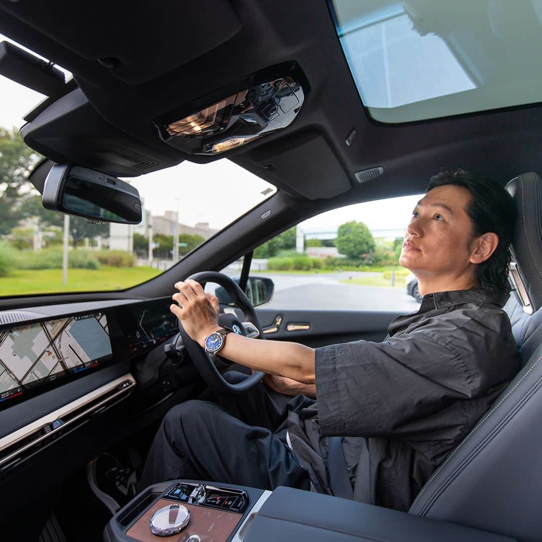 BMW Japanさんのインスタグラム写真 - (BMW JapanInstagram)「未来のクルマへの架け橋となるBMW iX 井浦新さんとともに電気自動車の魅力に迫る。  映画を中⼼にドラマ、ナレーションなど幅広く活動され、サステナブルコスメ「Kruhi」を手がける井浦新さん（@el_arata_nest）にインタビュー。 初めて電気自動車を運転して感じたEVの走行性能、可能性、そして環境問題など貴重なお話を伺いました。  井浦新さんが思う、サステナブルな世界とは？インタビューの詳細は @bmwjapan アカウントトップのURLからチェック。  #BMW #駆けぬける歓び #BMWJapan #THEiX #BMWiX #BMWi #BornElectric #BMWElectric #electriccar #EVcar #電気自動車 #電気のチカラで新たなる歓びを #井浦新 #インタビュー」9月19日 19時00分 - bmwjapan
