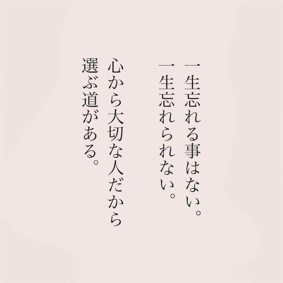 カフカさんのインスタグラム写真 - (カフカInstagram)「.  別れても、 その人の幸せを 願う事は本当に愛です。  #言葉#ことば#気持ち #想い#恋愛#恋#恋人 #好き#好きな人 #幸せ#しあわせ #会いたい#日常#日々　 #出会い#出逢い#大切  #運命の人 #女子#エッセイ#カップル　 #言葉の力  #大切な人 #大好き #運命 #失恋」9月19日 19時12分 - kafuka022