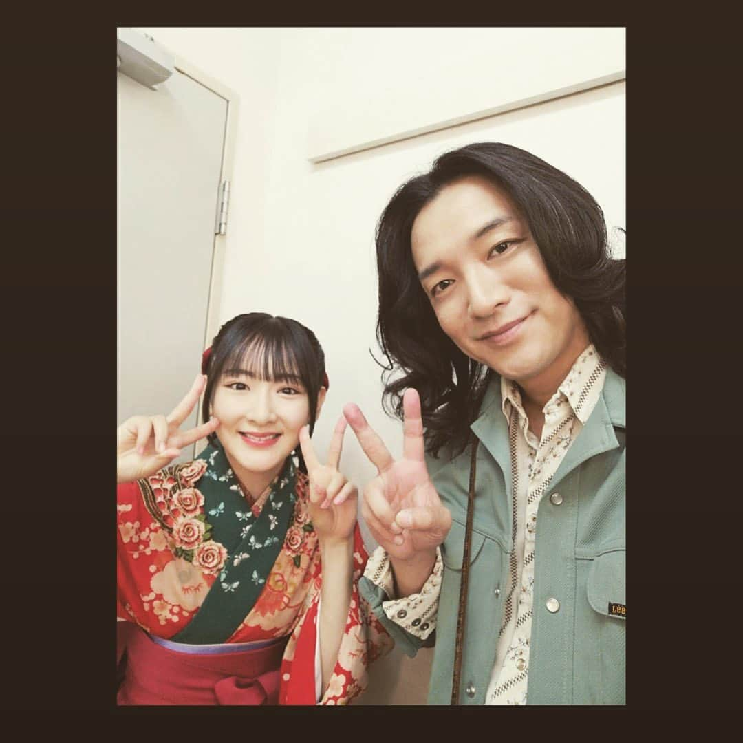 生駒里奈さんのインスタグラム写真 - (生駒里奈Instagram)「✴︎♑︎✴︎⁣ ⁣ 少年社中 ⁣ 25周年記念第二弾 ⁣ 第41回公演【光画楼喜譚】⁣ ⁣ 無事終幕致しました！⁣ ⁣ ご来場くださった皆様、応援してくださった皆様本当にありがとうございました！！⁣ ⁣ 私が演劇を始めた理由の少年社中さん⁣ ⁣ 20周年記念公演の⁣ トゥーランドットにも参加させて頂いてから、⁣ 5年経ったのもびっくりしたけど、⁣ ⁣ 劇団員さんの中に生駒1人！⁣ ⁣ もびっくりしましたが、⁣ ⁣ 毛利さんの描く作品を社中の皆さんと、小林至さんと共に作れた事が本当に嬉しくて、楽しくて、財産になりました！！⁣ ⁣ 今までは、⁣ もう二度と立てないかもしれない。。⁣ ⁣ って思って悲しくて泣いていたけど、⁣ ⁣ もう生駒は少年社中の家族になれたので⁣ ⁣ また実家に帰ってお芝居出来る！⁣ ⁣ てか、やるんだ！絶対！⁣ ⁣ って、楽しい未來を見れる様になって⁣ ⁣ 嬉しかった！！！⁣ ⁣ 毛利さんのやりたい事、夢を私も一緒に見たい。⁣ ⁣ そしてもっとお芝居上手くなって安心させたい😙⁣ ⁣ 血は繋がってなくても、絆が生まれたらかけがえのない存在になれる。家族になれる。⁣ ⁣ 毎日一緒にいなくても、今は届かなくても、絶対に無理だと思っても、⁣ ⁣ 自分が誠実に大事に頑張っていれば、⁣ ⁣ いつか。⁣ ⁣ 必ず形になる。⁣ ⁣ そうだよね。⁣ ⁣ ⁣ 辛い時もある。⁣ 人間は感情豊かな生き物が故に、辛いを生み出してしまう。⁣ ⁣ だから、幸せがある。⁣ 辛い分だけ、幸せがある。⁣ ⁣ 理解しなくてもいい。⁣ ⁣ 大丈夫っても言わない。保証もしない。⁣ ⁣ だけど、いつか。⁣ 幸せはやってくる。⁣ ⁣ そんな事を感じた日々でした。⁣ ⁣ ファンクラブにも、オフショット載せてます！⁣ 大事なのはそっちにこっそり載せてます(*´꒳`*)⁣ ⁣ ⁣ 光画楼喜譚裏話⁣ ⁣ 楽屋が広いとは言えないので（えへ）⁣ 毎日社中女子ズとあーでもないこーでもないって話しながらメイクするのが楽しかった！⁣ 生駒の笑い声が発声良すぎて響きがよかった。⁣ ⁣ 廿浦さん（つづさん）が⁣ 鳥目で暗点が見えない生駒を舞台袖まで誘導してくださってたのです！⁣ スーパーつづさん⁣ ⁣ えりさんも暗点見えなくて何回もぶつかってて⁣ もーっえりさんたらもーっ⁣ こまちったらもーって話してました☺️笑⁣ ⁣ 太郎さん扮するグラハムさんとのお芝居セッションは楽しかったなぁ。⁣ また会おうぞグラハムさん。⁣ 井俣さんのカメラワークも上手。⁣ ⁣ 川本さんが小道具の仮面や、写真やら作ってて⁣ いつか生駒のTシャツもデザインして欲しいな〜って思って(*´꒳`*)⁣ ⁣ 田辺さんとぐっと距離が縮まって嬉しかった🤩⁣ 田辺さんは甘いものが好き。⁣ 絞り出すセリフが面白くて毎日ガン見してました。⁣ ⁣ ⁣ とまぁ沢山あります！⁣ ので、ファンクラブイベントなどてまた話します(*´꒳`*)⁣ ⁣ さ、次のお仕事の台本読もう。⁣ ⁣ でもまたきっと。⁣ 光画楼は現れるでしょう。⁣ ⁣ きっと。ね。⁣ ⁣ #少年社中⁣ #光画楼喜譚⁣ #中野ザ・ポケット⁣ #毛利亘宏　さん⁣ #井俣太良　さん⁣ #大竹えり　さん⁣ #田辺幸太郎　さん⁣ #廿浦裕介　さん⁣ #加藤良子　さん⁣ #長谷川太郎　さん⁣ #杉山未央　さん⁣ #山川ありそ　さん⁣ #内山智絵　さん⁣ #川本裕之　さん⁣ #竹内尚文　さん⁣ #小林至　さん⁣ #生駒ちゃん」9月19日 19時06分 - ikomarina_1229