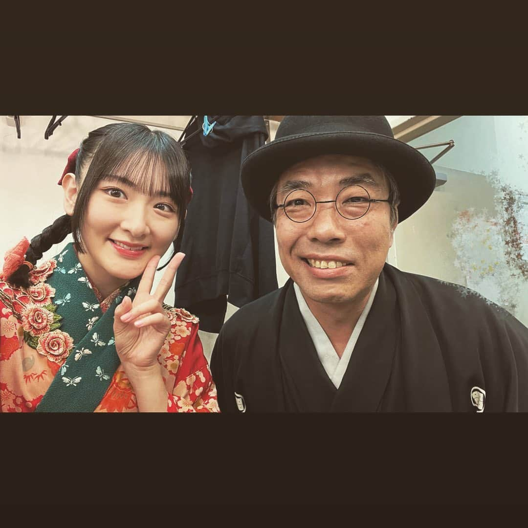 生駒里奈さんのインスタグラム写真 - (生駒里奈Instagram)「✴︎♑︎✴︎⁣ ⁣ 少年社中 ⁣ 25周年記念第二弾 ⁣ 第41回公演【光画楼喜譚】⁣ ⁣ 無事終幕致しました！⁣ ⁣ ご来場くださった皆様、応援してくださった皆様本当にありがとうございました！！⁣ ⁣ 私が演劇を始めた理由の少年社中さん⁣ ⁣ 20周年記念公演の⁣ トゥーランドットにも参加させて頂いてから、⁣ 5年経ったのもびっくりしたけど、⁣ ⁣ 劇団員さんの中に生駒1人！⁣ ⁣ もびっくりしましたが、⁣ ⁣ 毛利さんの描く作品を社中の皆さんと、小林至さんと共に作れた事が本当に嬉しくて、楽しくて、財産になりました！！⁣ ⁣ 今までは、⁣ もう二度と立てないかもしれない。。⁣ ⁣ って思って悲しくて泣いていたけど、⁣ ⁣ もう生駒は少年社中の家族になれたので⁣ ⁣ また実家に帰ってお芝居出来る！⁣ ⁣ てか、やるんだ！絶対！⁣ ⁣ って、楽しい未來を見れる様になって⁣ ⁣ 嬉しかった！！！⁣ ⁣ 毛利さんのやりたい事、夢を私も一緒に見たい。⁣ ⁣ そしてもっとお芝居上手くなって安心させたい😙⁣ ⁣ 血は繋がってなくても、絆が生まれたらかけがえのない存在になれる。家族になれる。⁣ ⁣ 毎日一緒にいなくても、今は届かなくても、絶対に無理だと思っても、⁣ ⁣ 自分が誠実に大事に頑張っていれば、⁣ ⁣ いつか。⁣ ⁣ 必ず形になる。⁣ ⁣ そうだよね。⁣ ⁣ ⁣ 辛い時もある。⁣ 人間は感情豊かな生き物が故に、辛いを生み出してしまう。⁣ ⁣ だから、幸せがある。⁣ 辛い分だけ、幸せがある。⁣ ⁣ 理解しなくてもいい。⁣ ⁣ 大丈夫っても言わない。保証もしない。⁣ ⁣ だけど、いつか。⁣ 幸せはやってくる。⁣ ⁣ そんな事を感じた日々でした。⁣ ⁣ ファンクラブにも、オフショット載せてます！⁣ 大事なのはそっちにこっそり載せてます(*´꒳`*)⁣ ⁣ ⁣ 光画楼喜譚裏話⁣ ⁣ 楽屋が広いとは言えないので（えへ）⁣ 毎日社中女子ズとあーでもないこーでもないって話しながらメイクするのが楽しかった！⁣ 生駒の笑い声が発声良すぎて響きがよかった。⁣ ⁣ 廿浦さん（つづさん）が⁣ 鳥目で暗点が見えない生駒を舞台袖まで誘導してくださってたのです！⁣ スーパーつづさん⁣ ⁣ えりさんも暗点見えなくて何回もぶつかってて⁣ もーっえりさんたらもーっ⁣ こまちったらもーって話してました☺️笑⁣ ⁣ 太郎さん扮するグラハムさんとのお芝居セッションは楽しかったなぁ。⁣ また会おうぞグラハムさん。⁣ 井俣さんのカメラワークも上手。⁣ ⁣ 川本さんが小道具の仮面や、写真やら作ってて⁣ いつか生駒のTシャツもデザインして欲しいな〜って思って(*´꒳`*)⁣ ⁣ 田辺さんとぐっと距離が縮まって嬉しかった🤩⁣ 田辺さんは甘いものが好き。⁣ 絞り出すセリフが面白くて毎日ガン見してました。⁣ ⁣ ⁣ とまぁ沢山あります！⁣ ので、ファンクラブイベントなどてまた話します(*´꒳`*)⁣ ⁣ さ、次のお仕事の台本読もう。⁣ ⁣ でもまたきっと。⁣ 光画楼は現れるでしょう。⁣ ⁣ きっと。ね。⁣ ⁣ #少年社中⁣ #光画楼喜譚⁣ #中野ザ・ポケット⁣ #毛利亘宏　さん⁣ #井俣太良　さん⁣ #大竹えり　さん⁣ #田辺幸太郎　さん⁣ #廿浦裕介　さん⁣ #加藤良子　さん⁣ #長谷川太郎　さん⁣ #杉山未央　さん⁣ #山川ありそ　さん⁣ #内山智絵　さん⁣ #川本裕之　さん⁣ #竹内尚文　さん⁣ #小林至　さん⁣ #生駒ちゃん」9月19日 19時06分 - ikomarina_1229