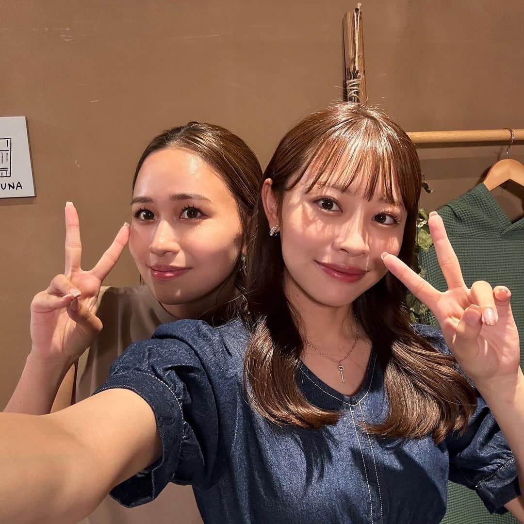 高木由梨奈のインスタグラム：「もりはなちゃん🤍 @hana_mori18  会うのは3回目？くらいだったけどインスタでずっと見てるから前から知ってる感覚🤣 ミスコン関連のお友達とお仕事で一緒になるのは嬉しい💕  今日は自前の衣装だったので @grl_official の 🏷️Vネックタックデニムフレアワンピース[on160]🩵 ラインが綺麗で着痩せするからおすすめすぎる🥹  また放送日などは告知します🌼✨  #grl #grl購入品」