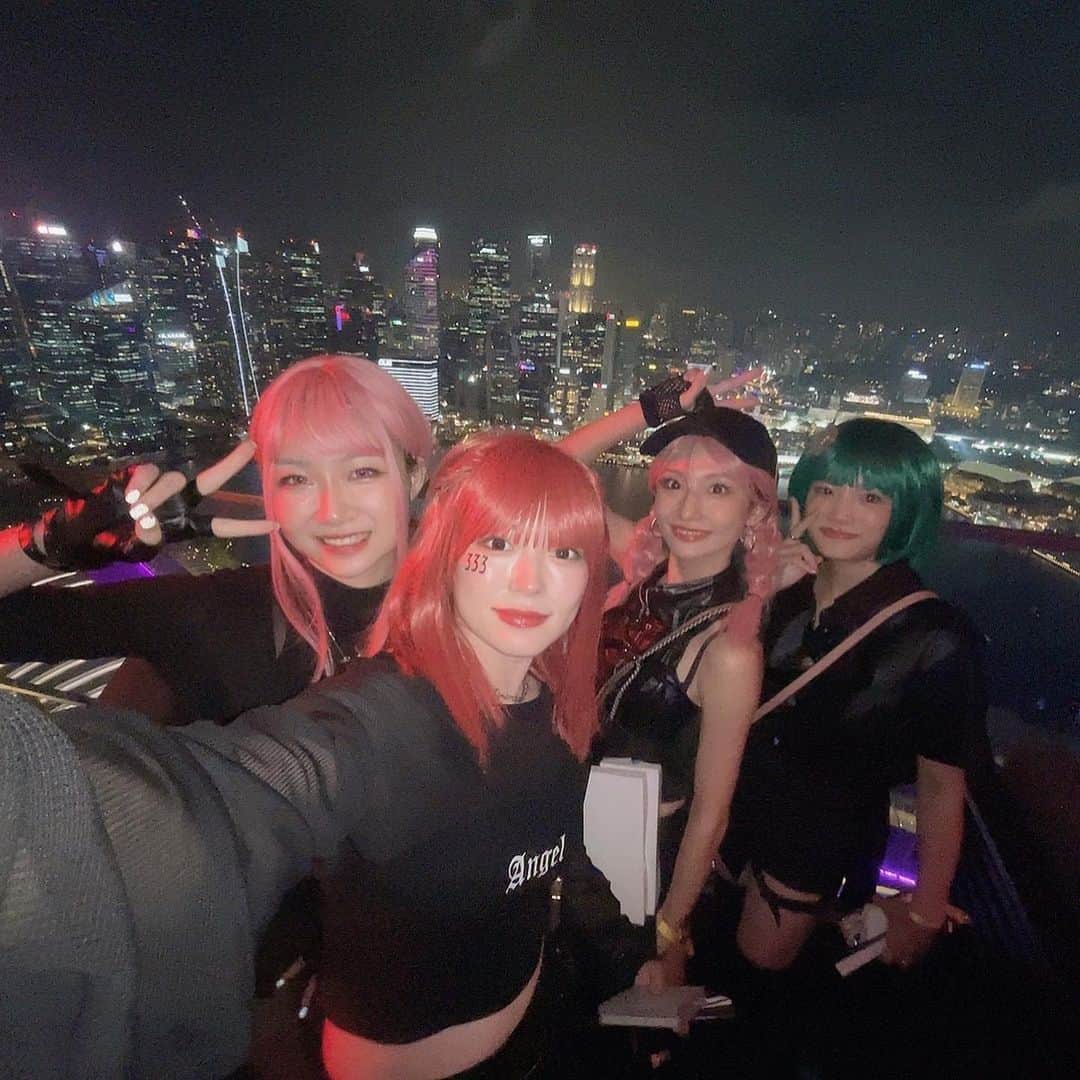 橋本紗奈さんのインスタグラム写真 - (橋本紗奈Instagram)「この格好で色んなところ行きましたとさ❣️ . . . #シンガポール #シンガポール旅行 #マーライオン #マーライオン公園 #ベイサンズ #マリーナベイサンズ #CloneGirls #idol #japanese」9月19日 19時10分 - hashimoto_sana