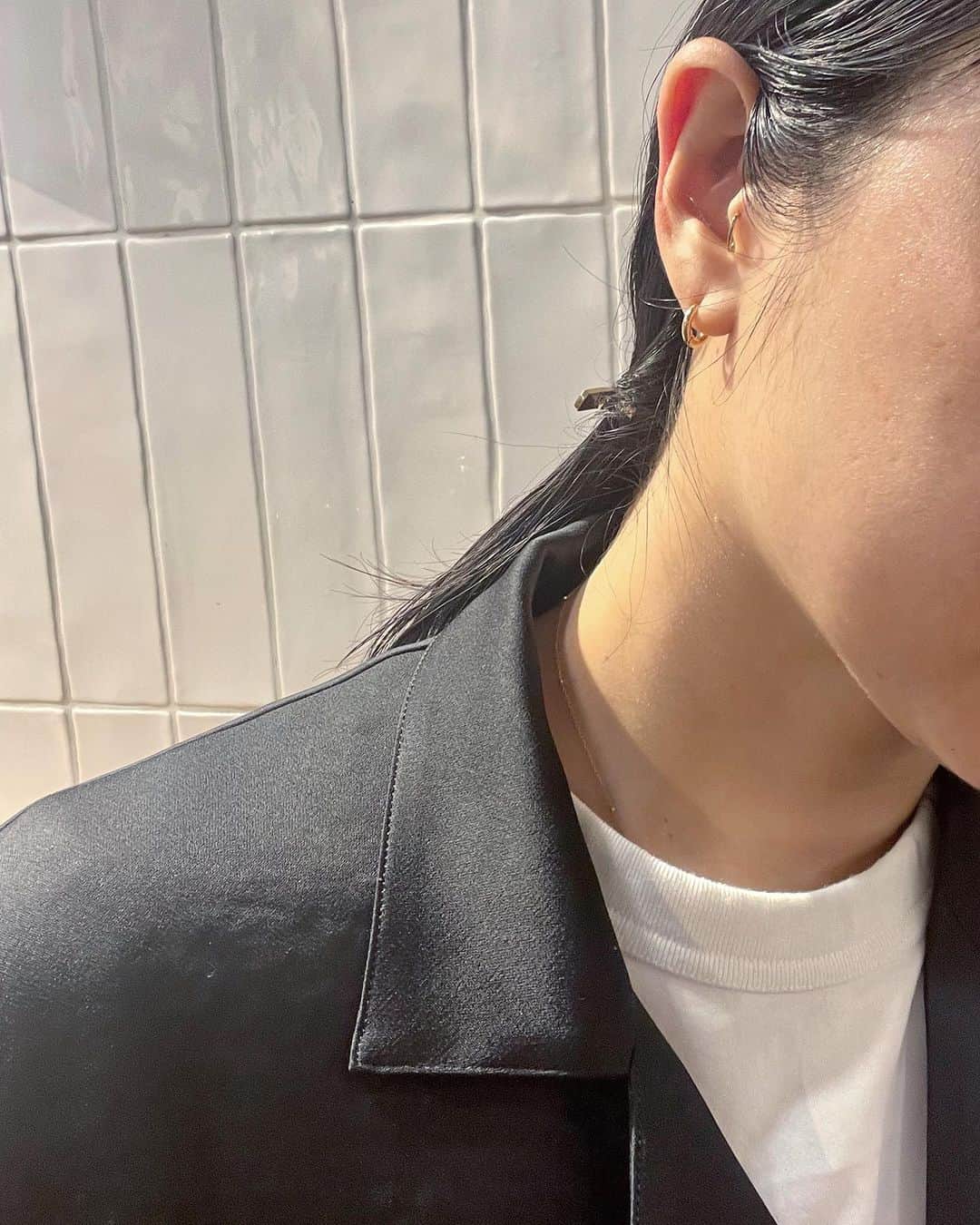 Yu-kiさんのインスタグラム写真 - (Yu-kiInstagram)「New earring♡ @aletta_jewelry_official  いろんなフープのピアスを持っているけど、ここまで小さくて華奢なのは初めて。肌に馴染んで一体化する感じがすき🫶🏻」9月19日 19時15分 - yu_ki96