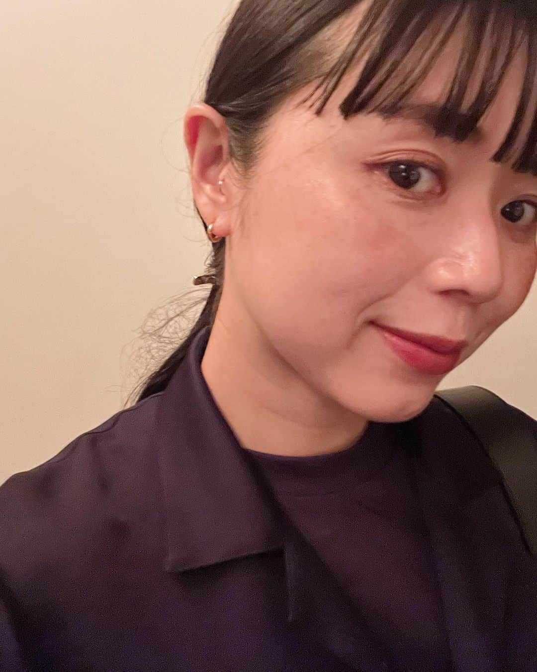 Yu-kiのインスタグラム：「New earring♡ @aletta_jewelry_official  いろんなフープのピアスを持っているけど、ここまで小さくて華奢なのは初めて。肌に馴染んで一体化する感じがすき🫶🏻」