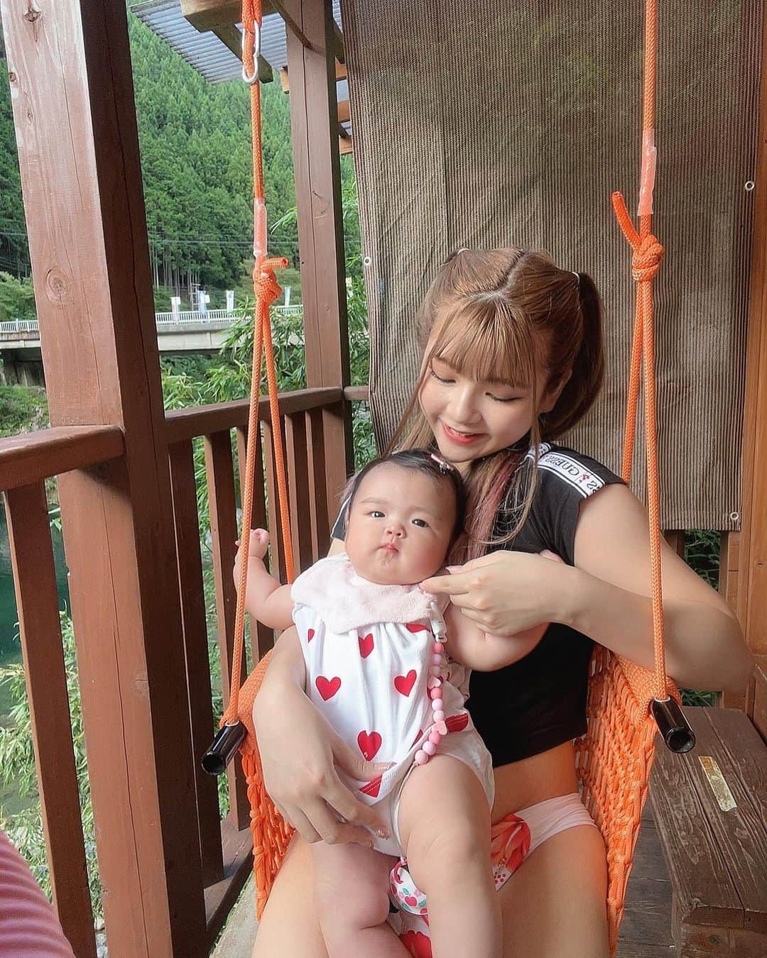 岩永由里奈のインスタグラム：「りずなとのツーショット集👩🏻‍🦰🧒🏻🎀」
