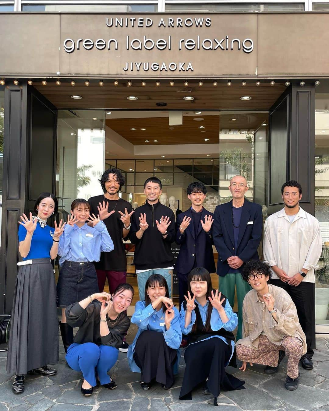 green label relaxing 自由が丘店さんのインスタグラム写真 - (green label relaxing 自由が丘店Instagram)「【8th ANNIVERSARY】グリーンレーベル リラクシング 自由が丘店は、皆様のおかげでこの9月に8周年を迎えることができました。 　 日々ご愛顧いただいている地域のお客様、遠方からお立ち寄りくださるお客様、SNS等を通して気にかけてくださる皆様、いつもありがとうございます！ 　 皆様に支えられ、日々営業出来ることに感謝し引き続きスタッフ一同、皆様にご満足頂ける商品とサービスの提供を心がけてまいります。 　 今後とも変わらぬご愛顧の程、よろしくお願い申し上げます。  ■自由が丘店営業時間 11:00〜20:00 ☎︎ 03-5731-8531 　 ■駐車場サービス お買い上げ金額に応じて以下ご利用いただけます。 場所【自由が丘南口有料駐車場】 > ¥5,000(税込)以上　30分チケット1枚 > ¥10,000(税込)以上　　30分チケット2枚  　 #unitedarrows #ユナイテッドアローズ #greenlabelrelaxing #グリーンレーベルリラクシング #jiyugaoka #自由が丘 #いつもありがとうございます #anniversary」9月19日 19時31分 - glr_jiyugaoka