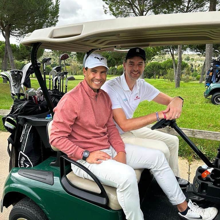 パウ・ガソルのインスタグラム：「Muchas gracias @rafaelnadal por acompañarnos en el Torneo de Golf Solidario y muchas gracias también a @santander_es por organizar el evento en apoyo a la @gasolfoundation, gran trabajo en equipo!! 🤩⛳️」