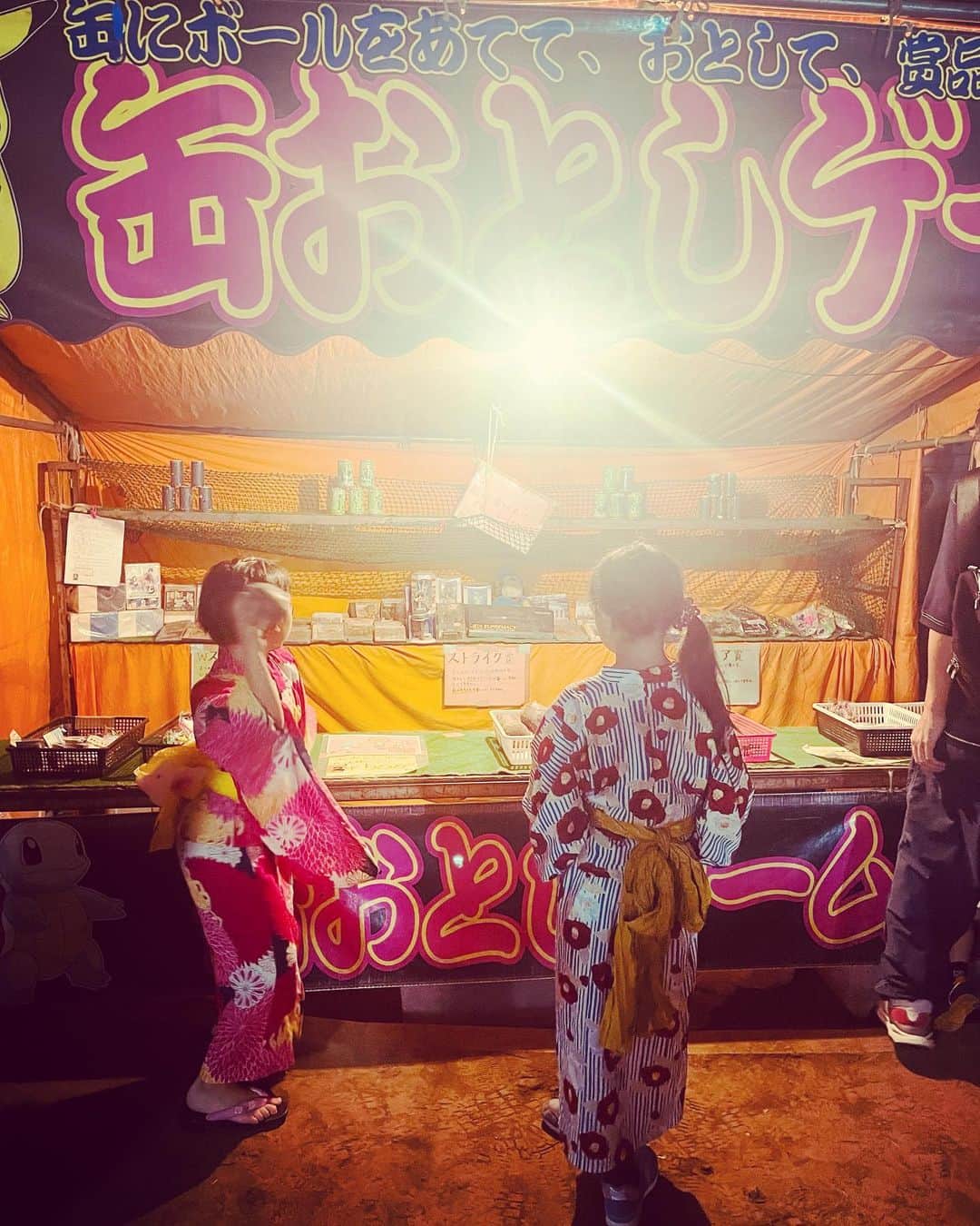 大和田美帆さんのインスタグラム写真 - (大和田美帆Instagram)「. 地元のお祭りへ。 昔から必ずあんず飴。  夏の終わりの始まり。」9月19日 19時48分 - miho_ohwada