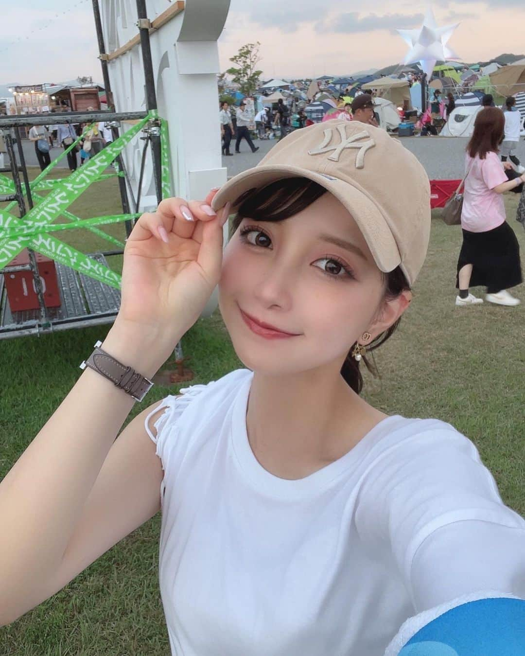 MIYUさんのインスタグラム写真 - (MIYUInstagram)「初フェス🏕️ワイルドバンチ🌳☀️ フェスってこんなに楽しいの？？🎧  すごく暑かったけど、ラウンジ(テントスペース)とか パウダールームとか諸々女性に優しいサービスが 沢山あって感動した🥺 パウダールームには、リップとかドライヤーとか 持ち込みなしで自由に使えるからありがたかった！  来年も絶対に行く！🌈🎤  #wbf #ワイバン来た #夏フェスをオシャレに　#DODOASiS #女性に優しい夏フェス」9月19日 19時47分 - miyu__.oo