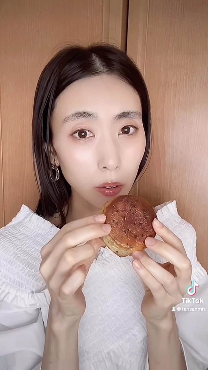 丹生美保のインスタグラム：「今日のおやつ ファミマのお芋掘り〜🍠 ちょっくらお芋を掘りに行ったよっ  .  #ファミマのお芋掘り #ファミリーマート  #今日のおやつ #tiktok」