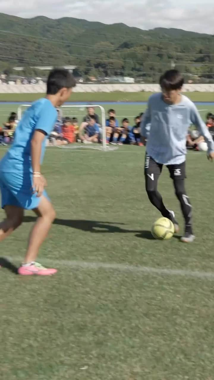 岡部将和のインスタグラム：「Football Skills #football #soccer #skills #dribble」