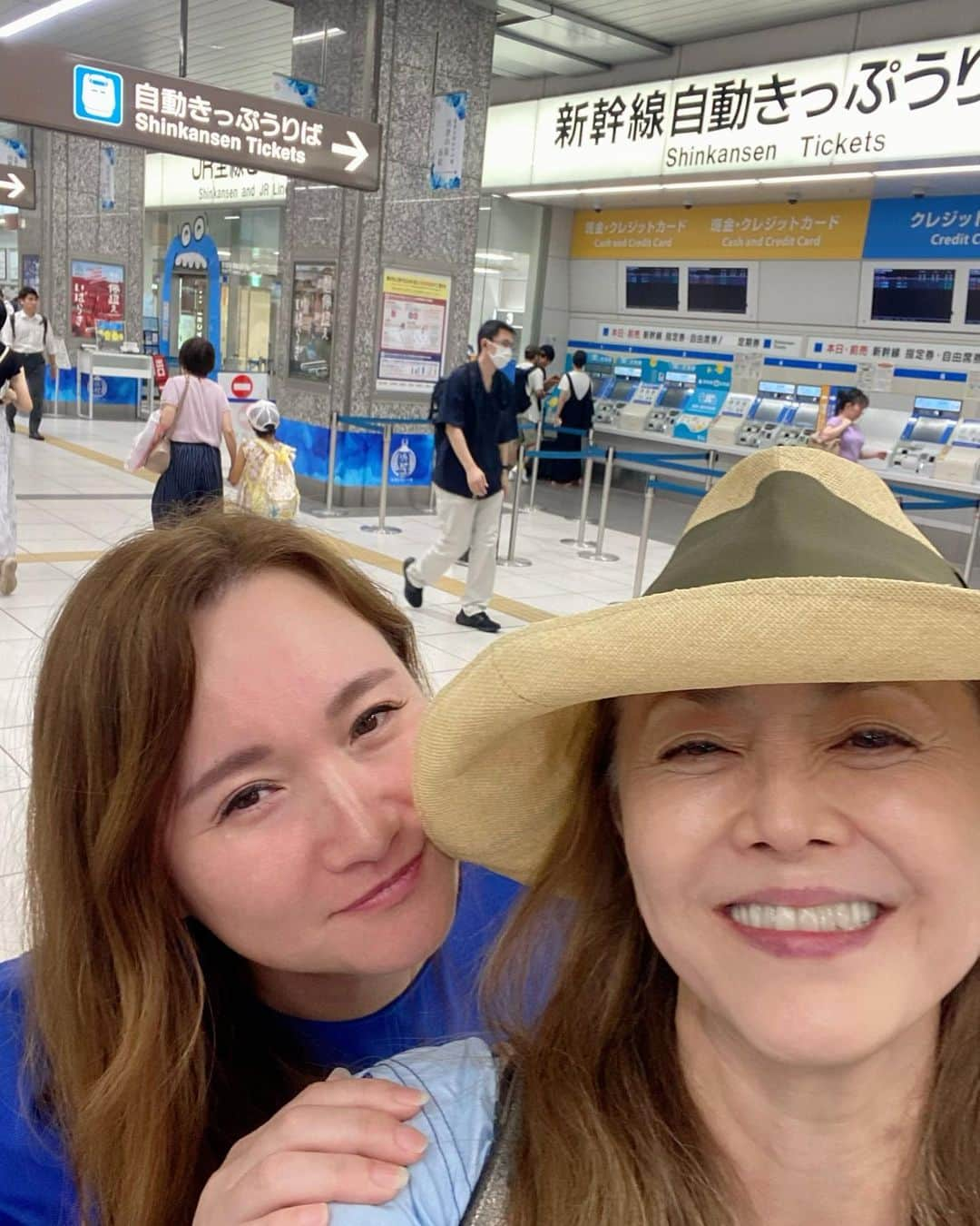 熊谷真実さんのインスタグラム写真 - (熊谷真実Instagram)「駅でばったり。  ゆかちゃん。  縁しか感じない。笑  #熊谷真実 #どすっぴん #ピンクエレファント #浜松駅は #浜松駅で出会う」9月19日 19時42分 - mami_kumagai310