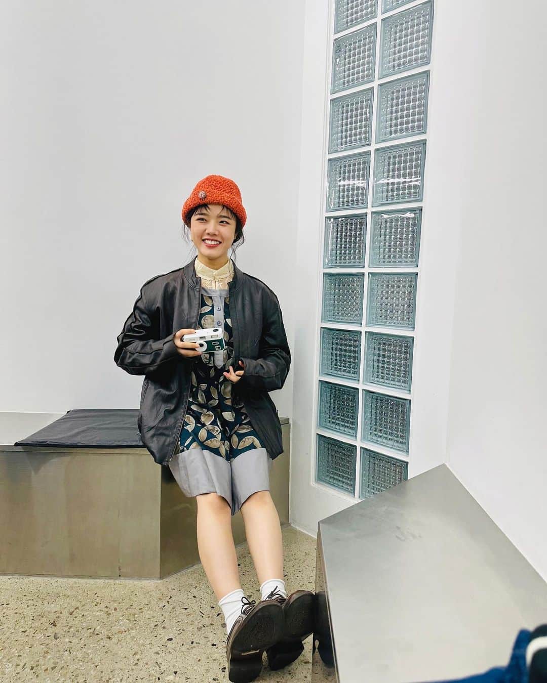 キム・ヒャンギのインスタグラム：「. 돌고도는유행 가족옷장털기 할머니할아버지엄마아빠오빠 다있다! 뽀루푸키는없다...」