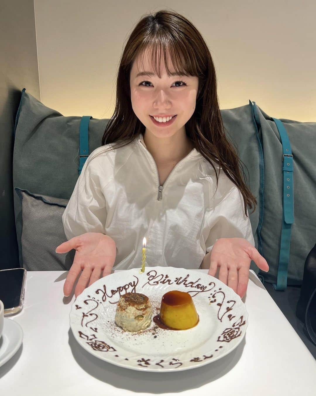 安藤咲良のインスタグラム：「. 美味しいご飯食べて会いたかった人に会えて 幸せな日でした♡ このトリュフのグラタン、 目の前でトリュフを削ってくれるので 香りもとてもよく美味しかった😋 @yukino_okuhara ちゃん！ お祝いまでありがとう😭♩ . #六本木ランチ」