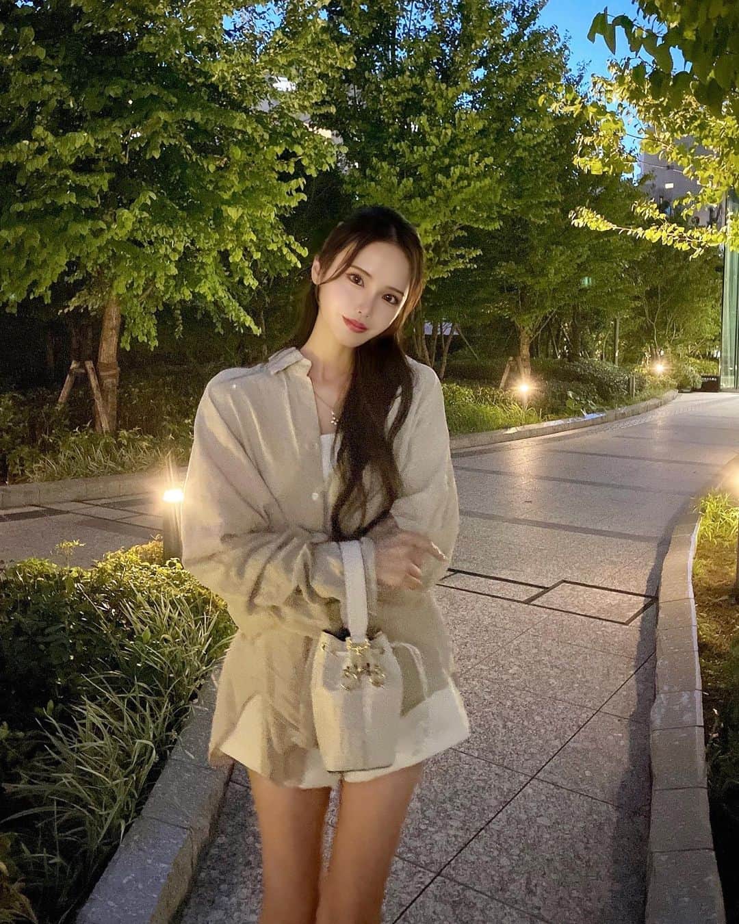 のインスタグラム：「またひとつ歳を重ねました🍃 たくさんお祝いの言葉ありがとうございます🤍 今年も人にやさしく、自分にもやさしく生きていこうと思います👶🏻」