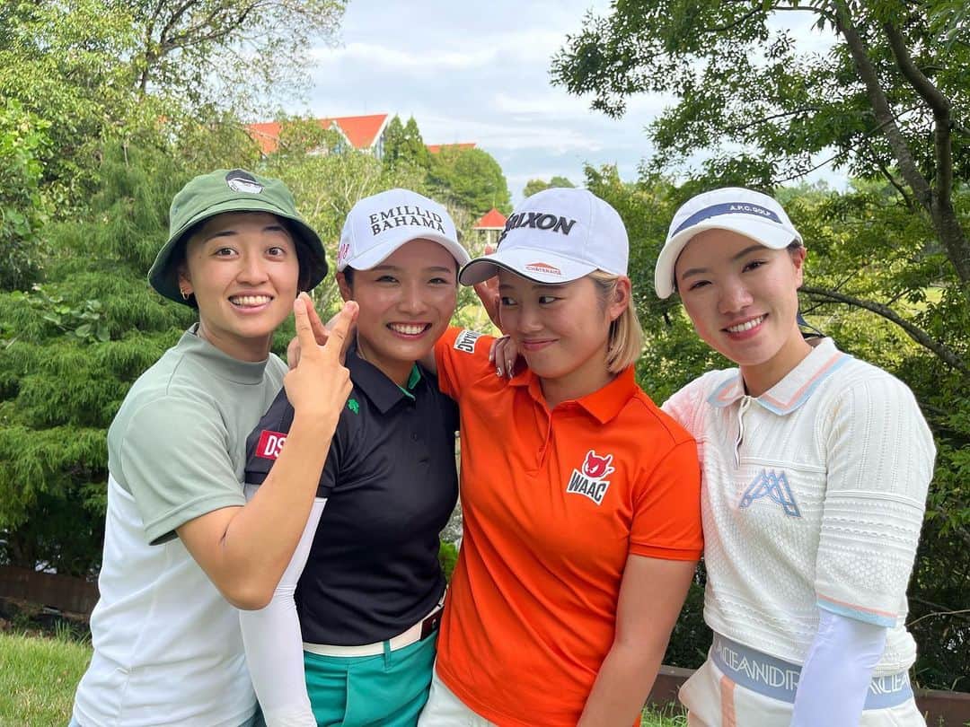 安藤京佳のインスタグラム：「. 4人の写真が増えてくの嬉しい💚🧡❤️💙 この写真はゲストの方が撮ってくれました📸 そのゲストが誰かは動画が上がるまでお楽しみに…🤭 #4underのオフショット」